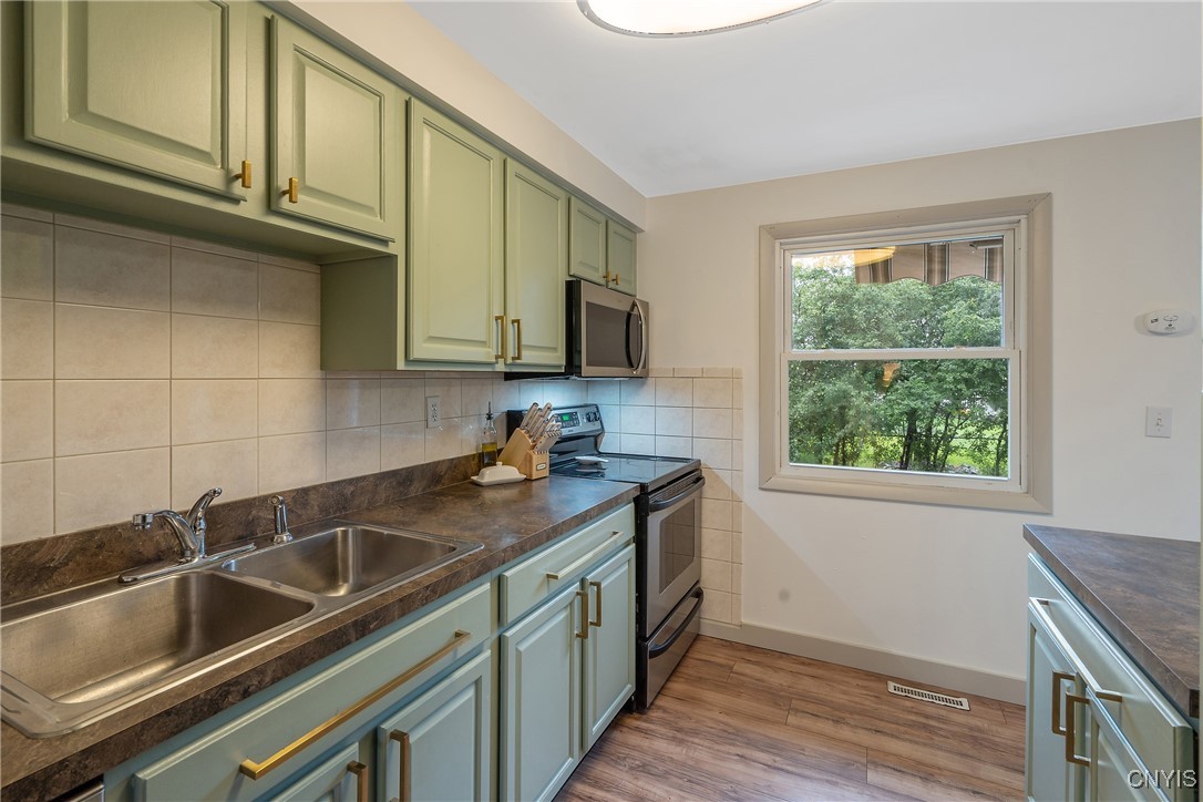 7388 Oak Post Road Clay, NY 13088 - Photo 16 of 39