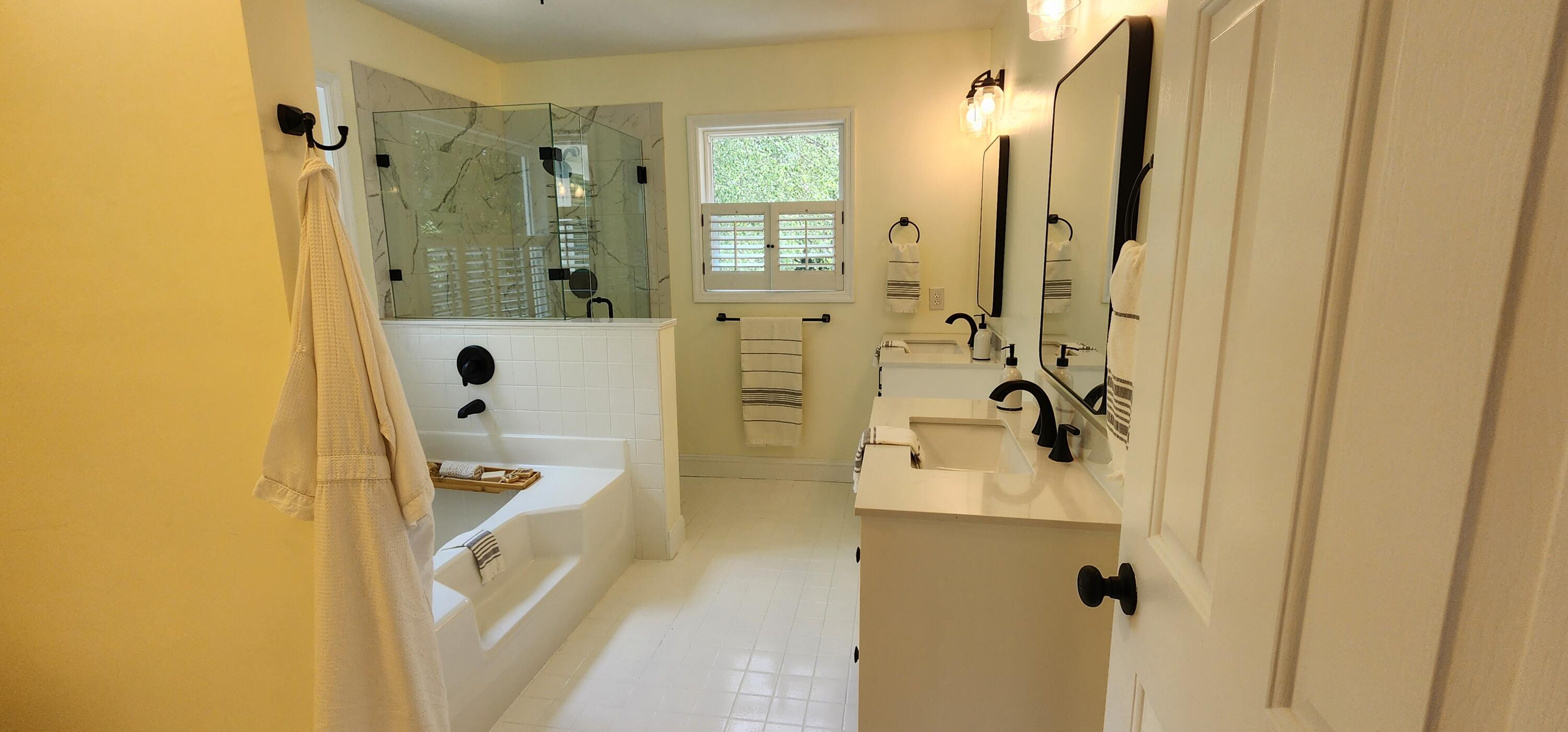 1683 Dotterer's Run Charleston, SC 29414 - Photo 41 of 49 Primary Bathroom