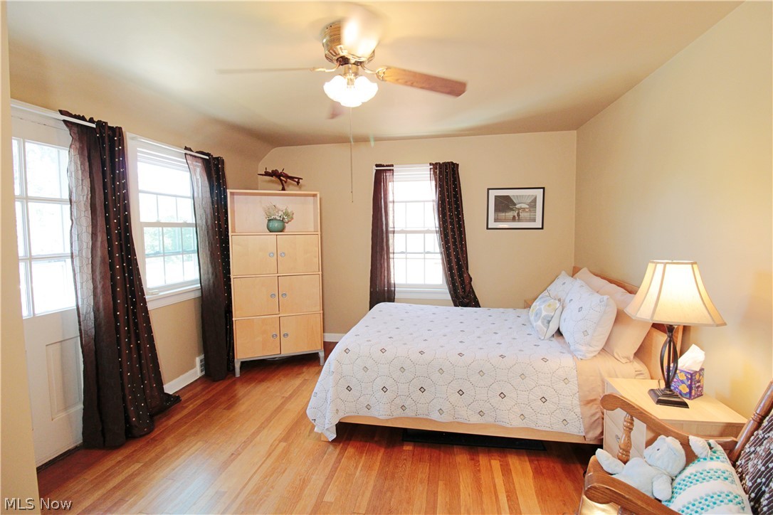 2472 Saybrook Road Cleveland, OH 44118 - Photo 29 of 41 2nd floor bedroom #1