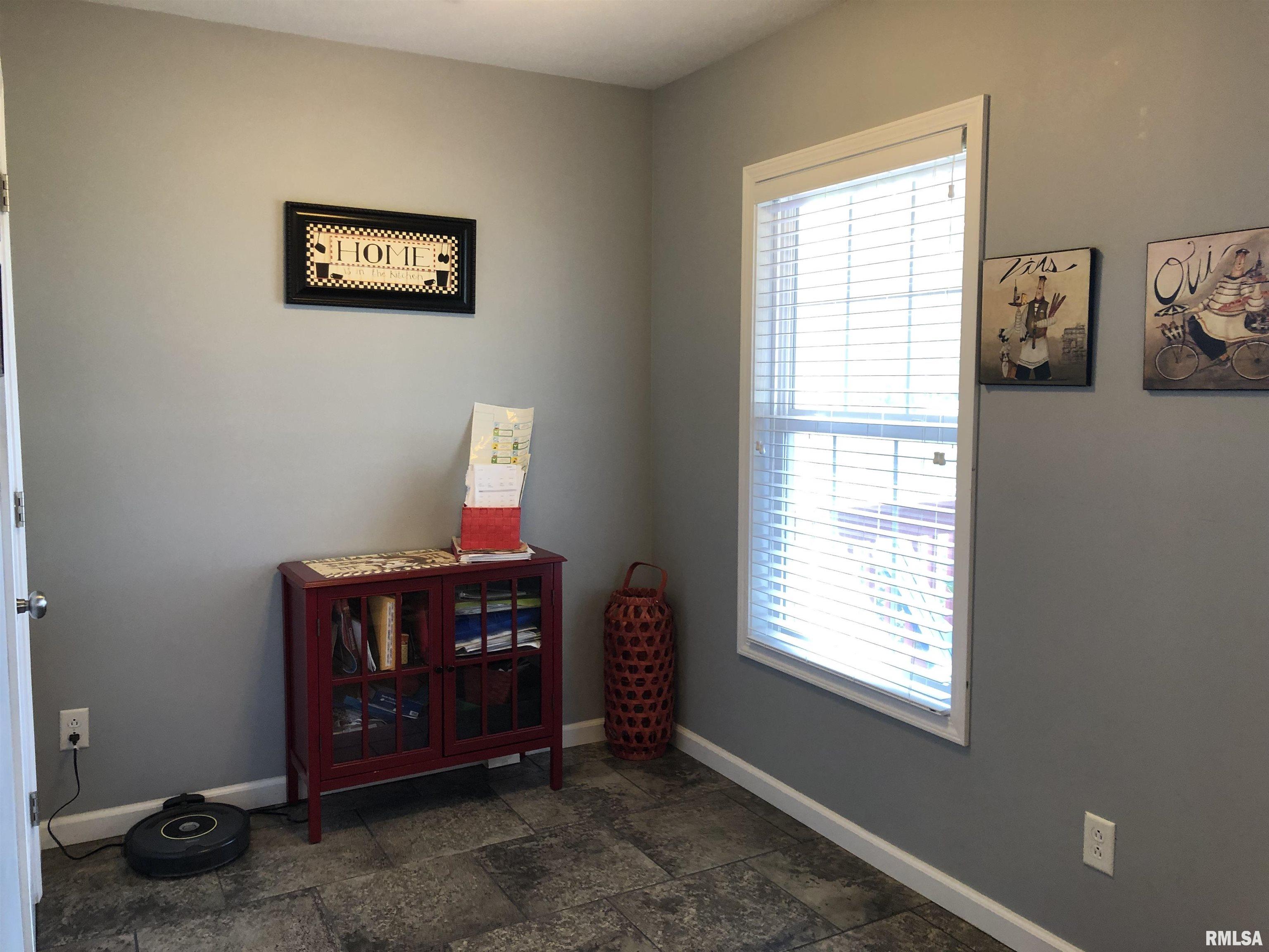 2302 Spring Lane Marion, IL 62959 - Photo 12 of 30 Gallery Image 12