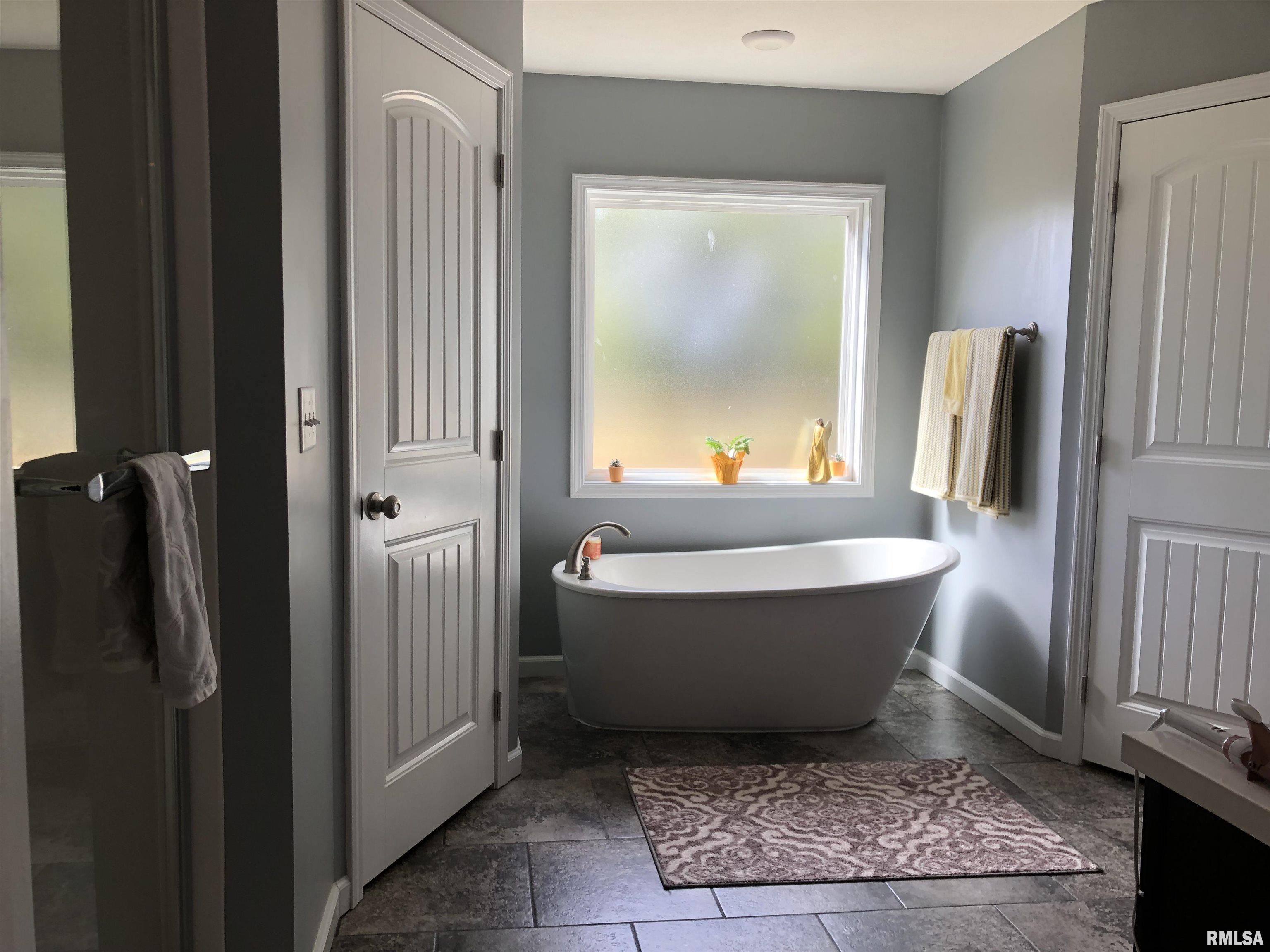 2302 Spring Lane Marion, IL 62959 - Photo 14 of 30 Gallery Image 14