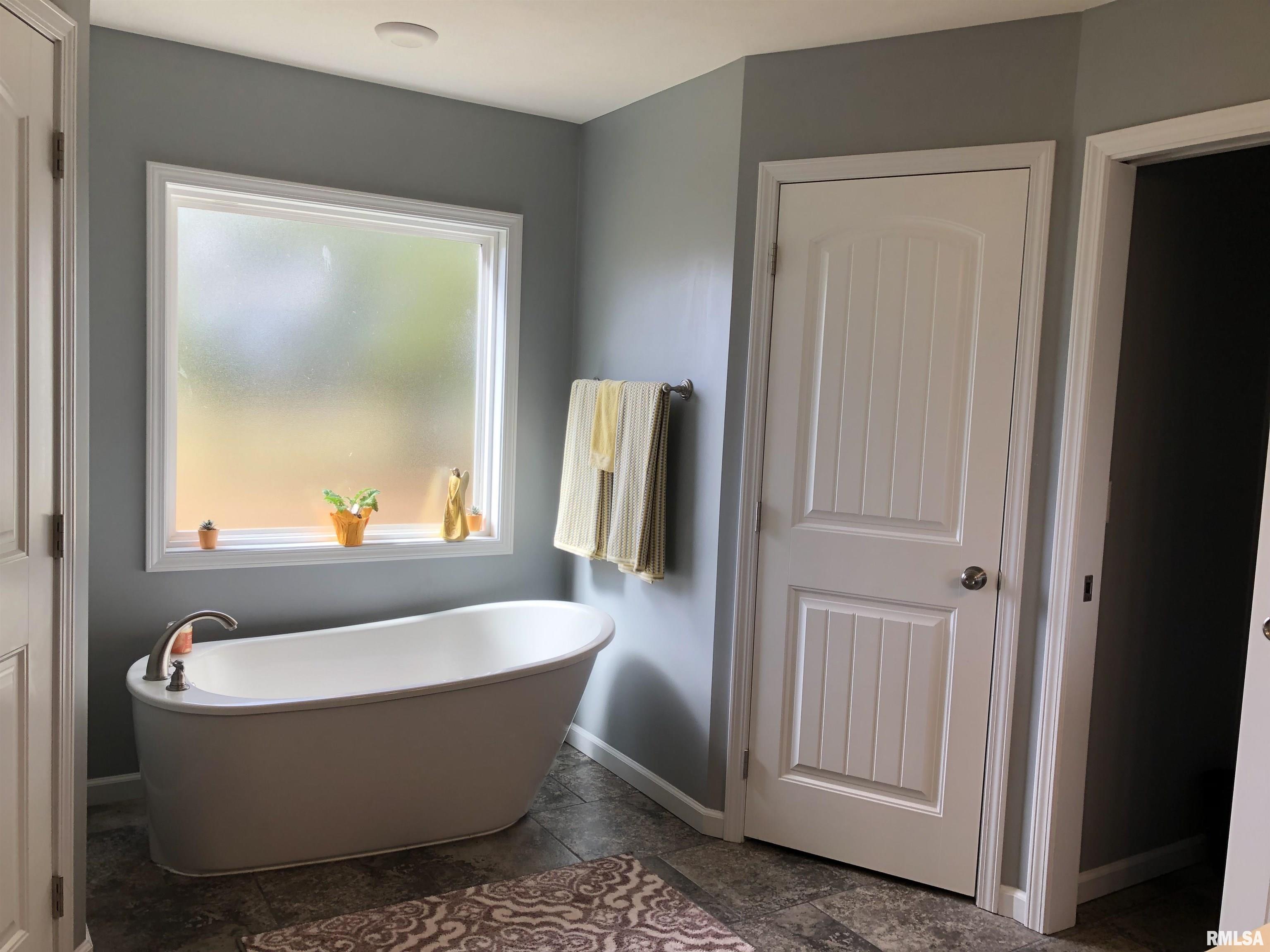 2302 Spring Lane Marion, IL 62959 - Photo 16 of 30 Gallery Image 16