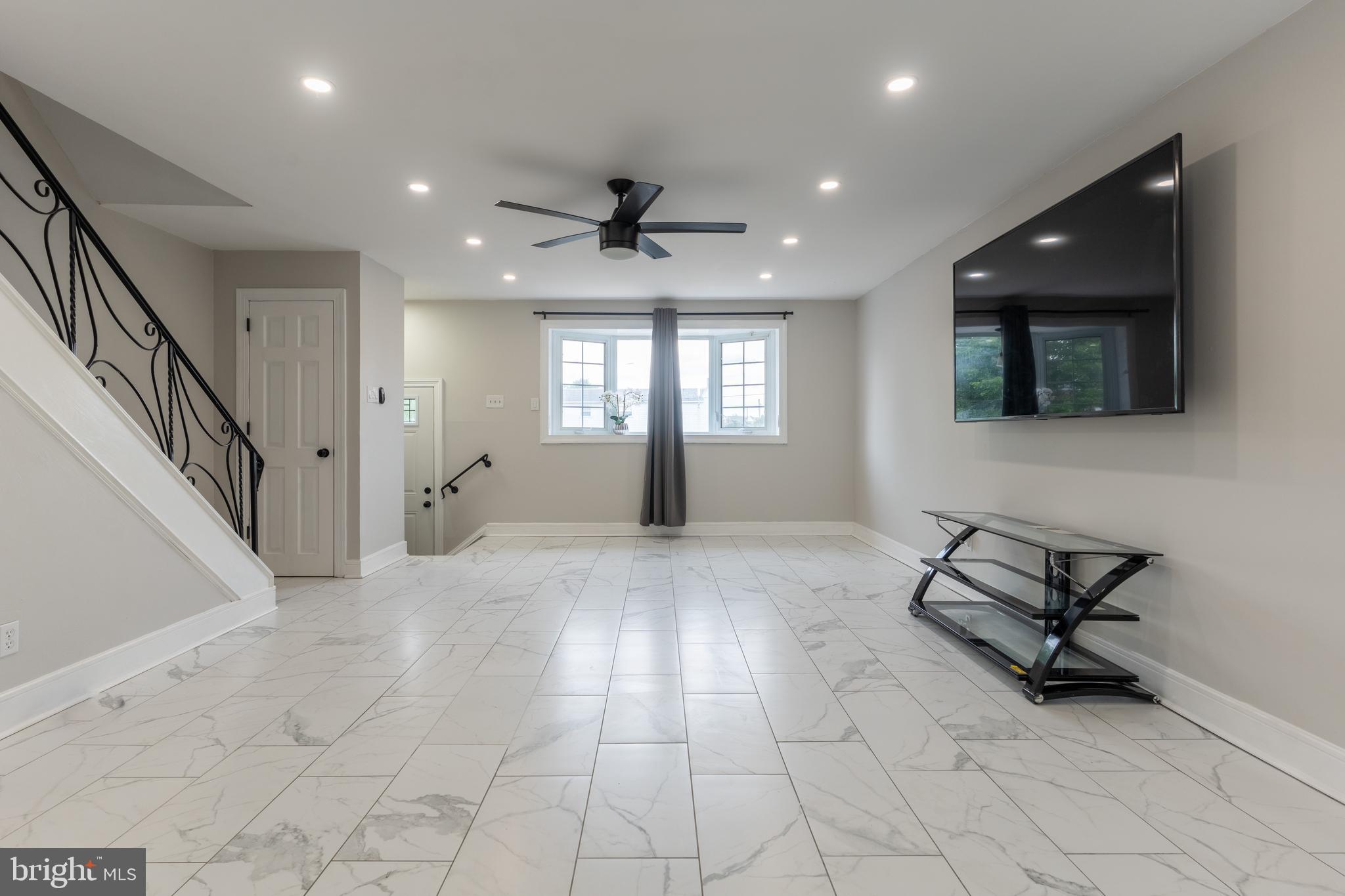 12675 Biscayne Drive Philadelphia, PA 19154 - Photo 20 of 50 a view of a livingroom with furniture and windows