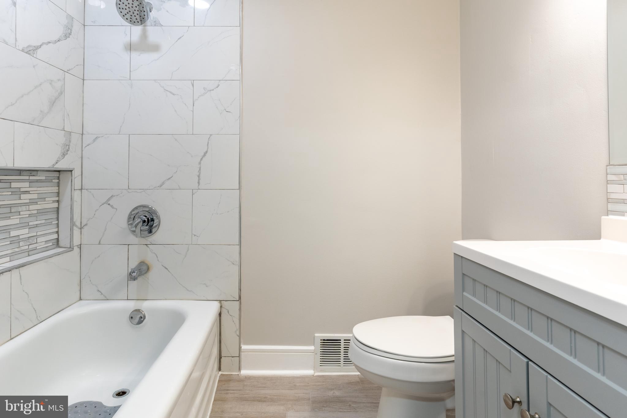 12675 Biscayne Drive Philadelphia, PA 19154 - Photo 42 of 50 a bathroom with a bathtub and toilet