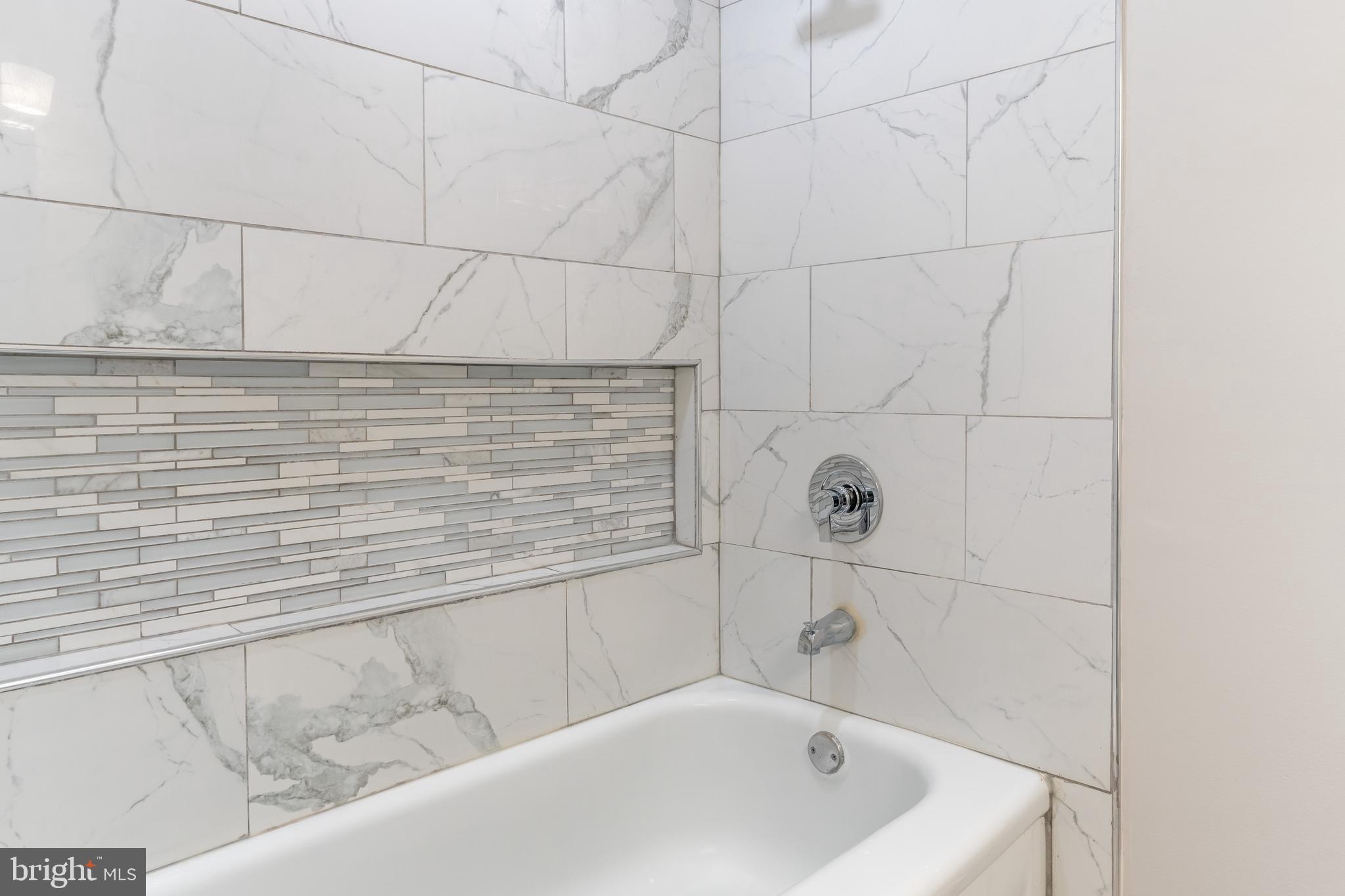 12675 Biscayne Drive Philadelphia, PA 19154 - Photo 43 of 50 a bathroom with a bathtub