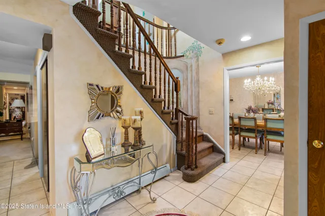 a view of entryway and workspace