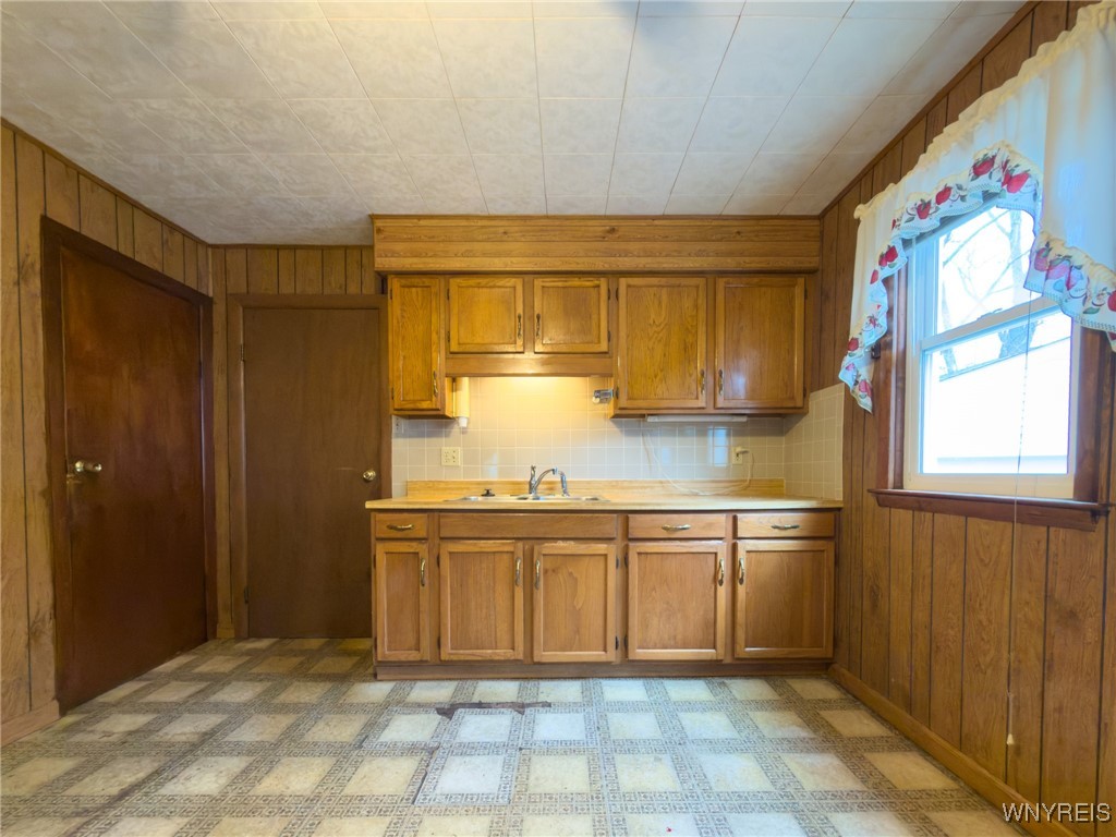 1276 Indian Church Road West Seneca, NY 14224 - Photo 5 of 32 Kitchen