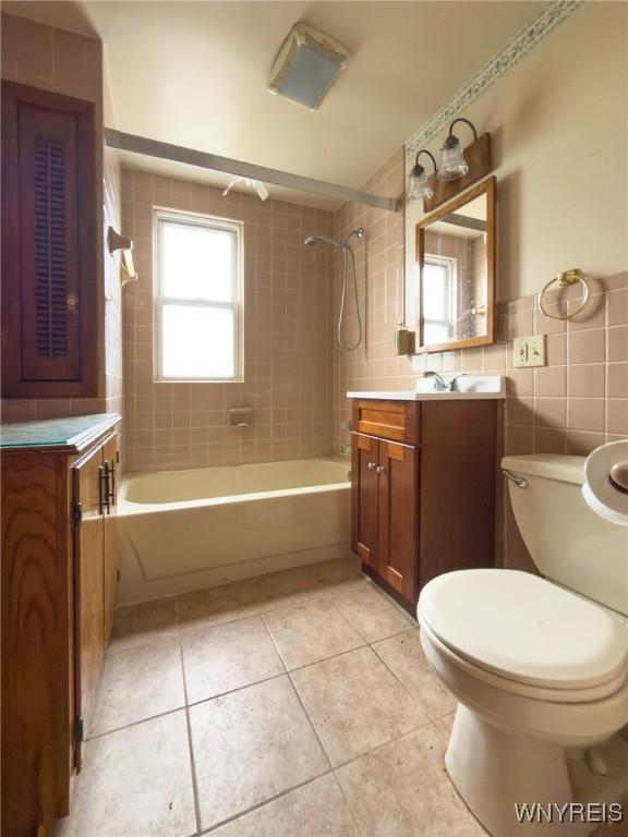 1276 Indian Church Road West Seneca, NY 14224 - Photo 7 of 32 1st Floor Full Bathroom