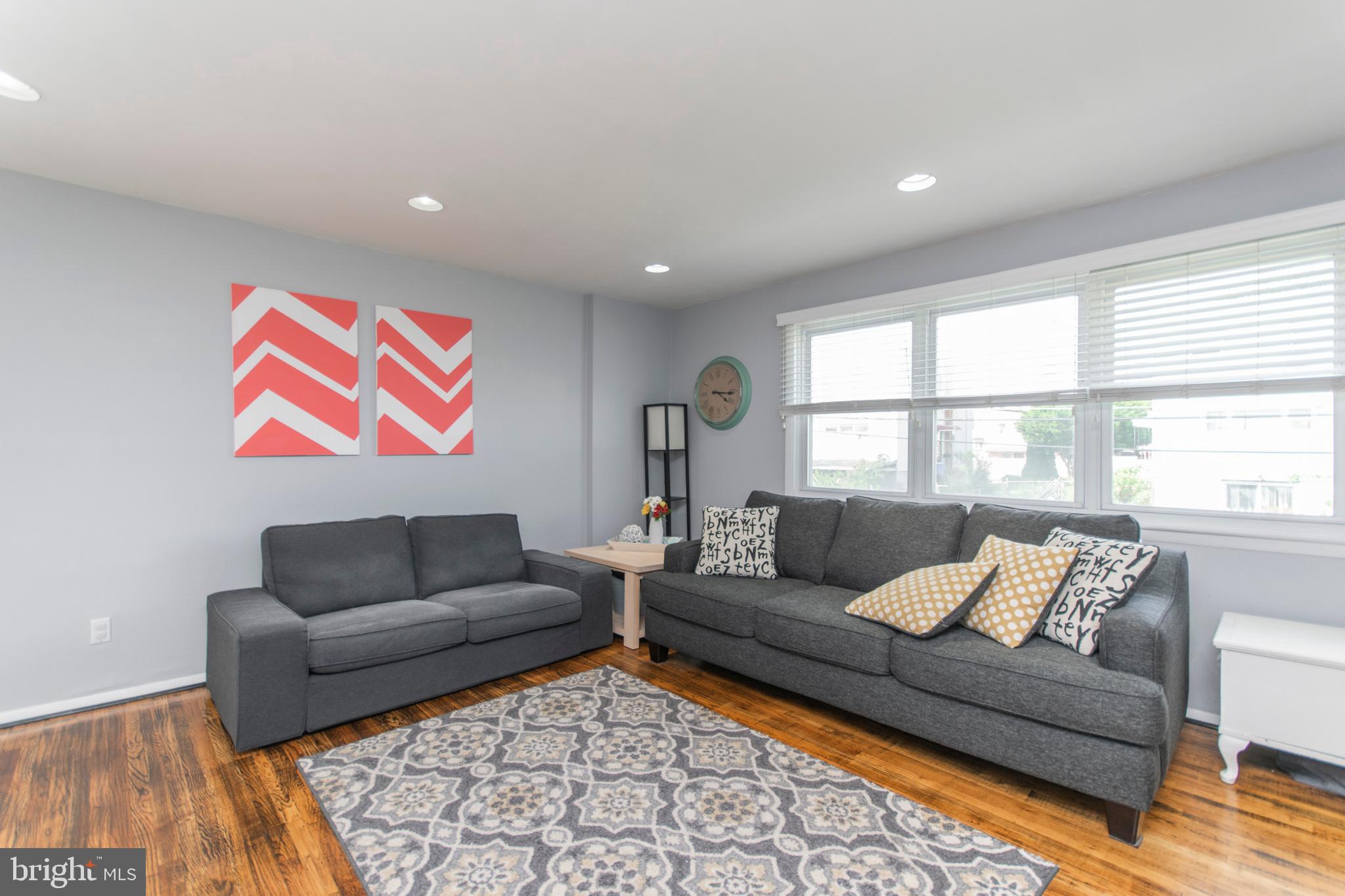 805 Avon Road Philadelphia, PA 19116 - Photo 3 of 30