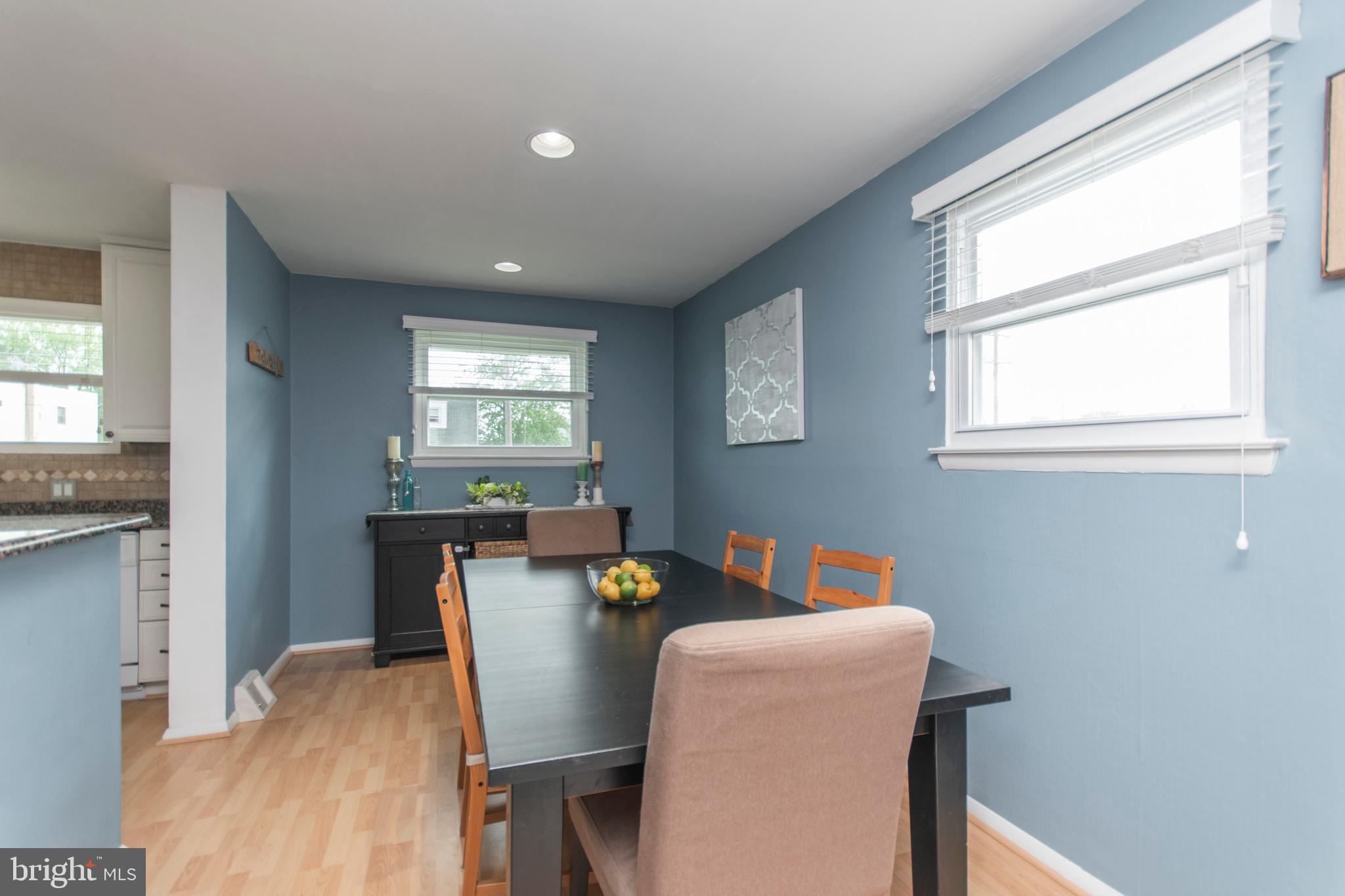 805 Avon Road Philadelphia, PA 19116 - Photo 4 of 30