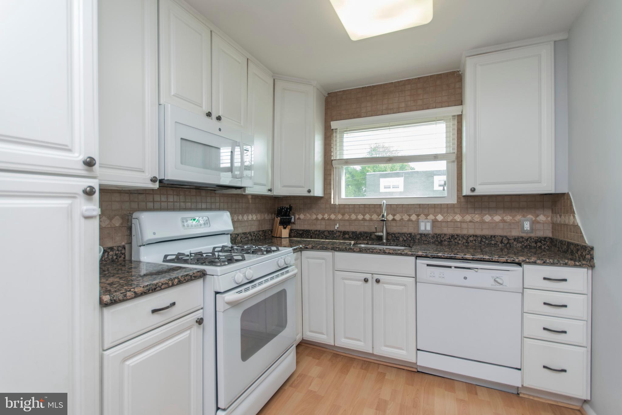 805 Avon Road Philadelphia, PA 19116 - Photo 6 of 30