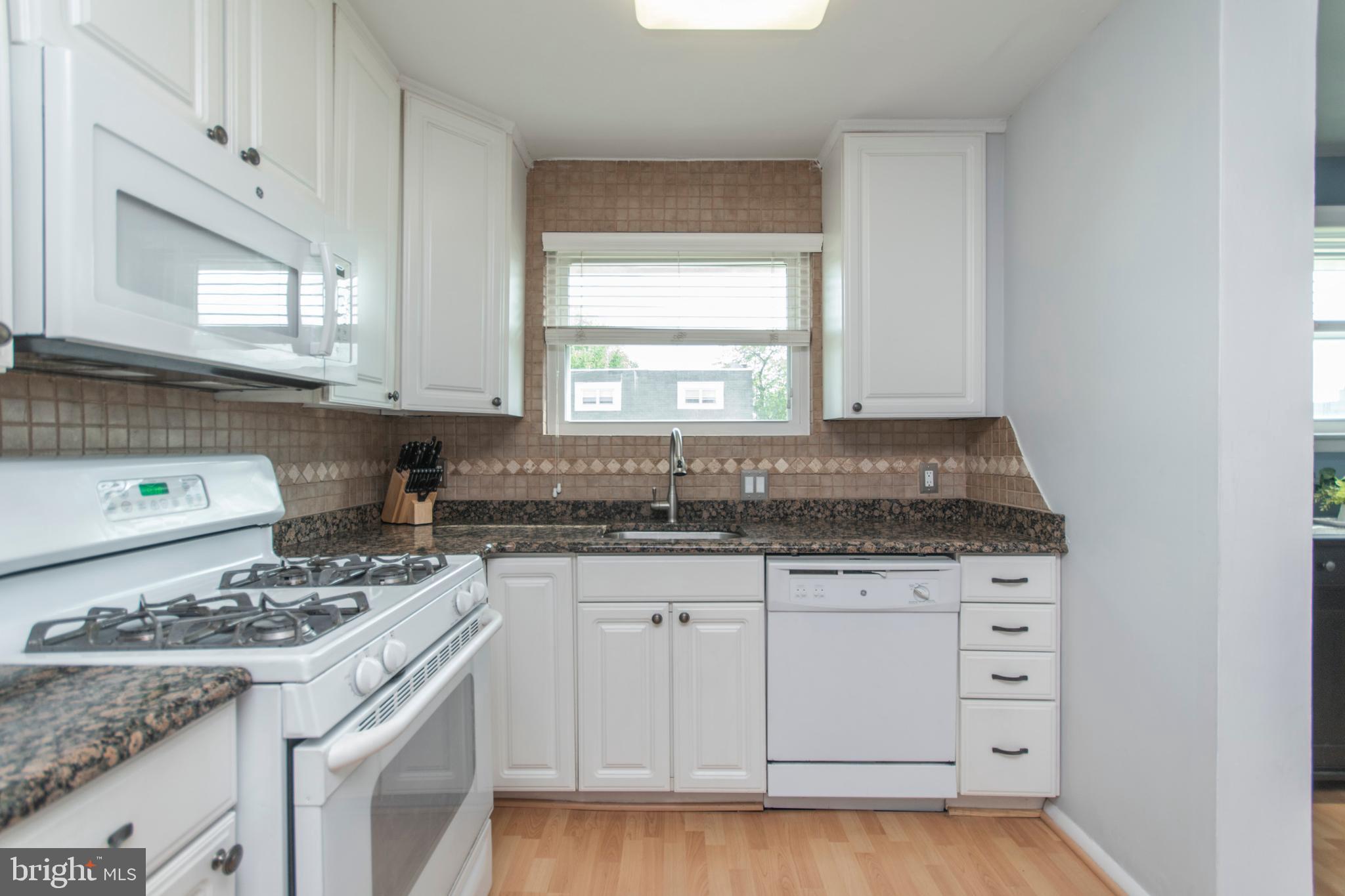 805 Avon Road Philadelphia, PA 19116 - Photo 8 of 30