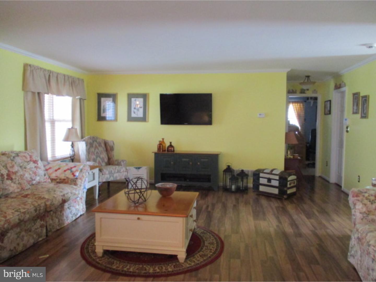 4569 Hillside Road Reading, PA 19606 - Photo 3 of 18 Living Room