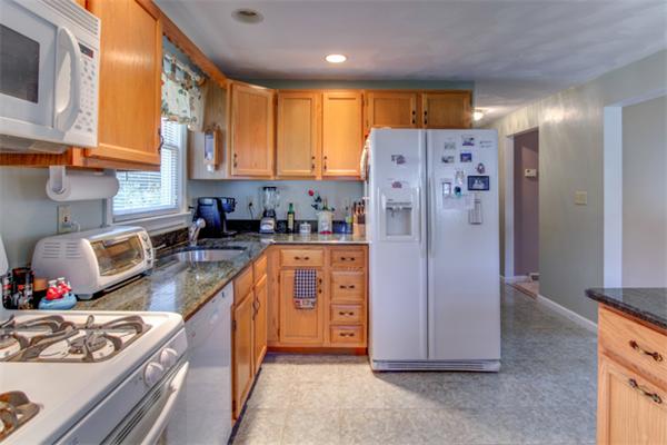 9 Buckingham Road Wilmington, MA 01887 - Photo 17 of 30 Gallery Image 17