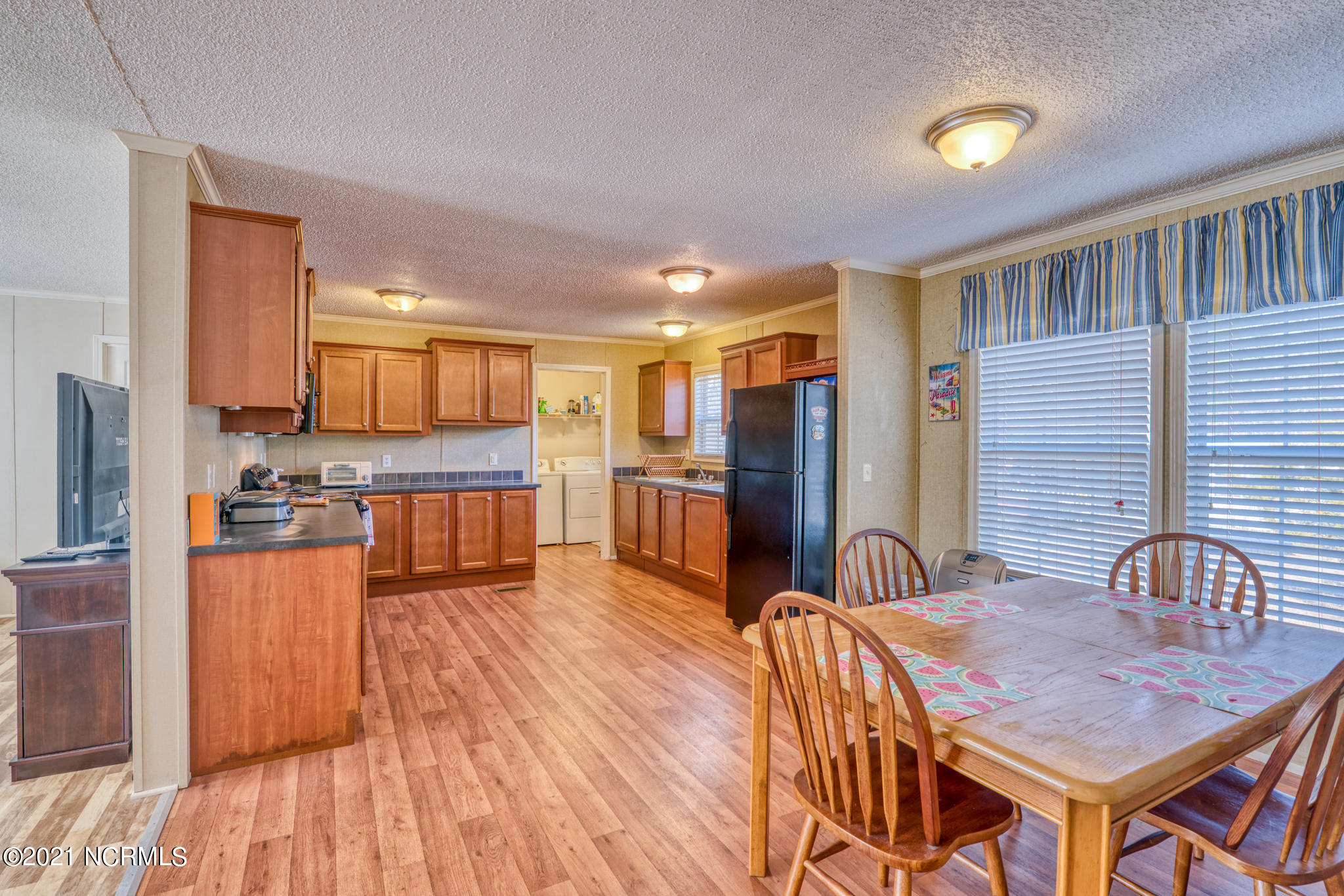 60 Gerainium Road Hampstead, NC 28443 - Photo 11 of 31 Kitchen and Dining Room