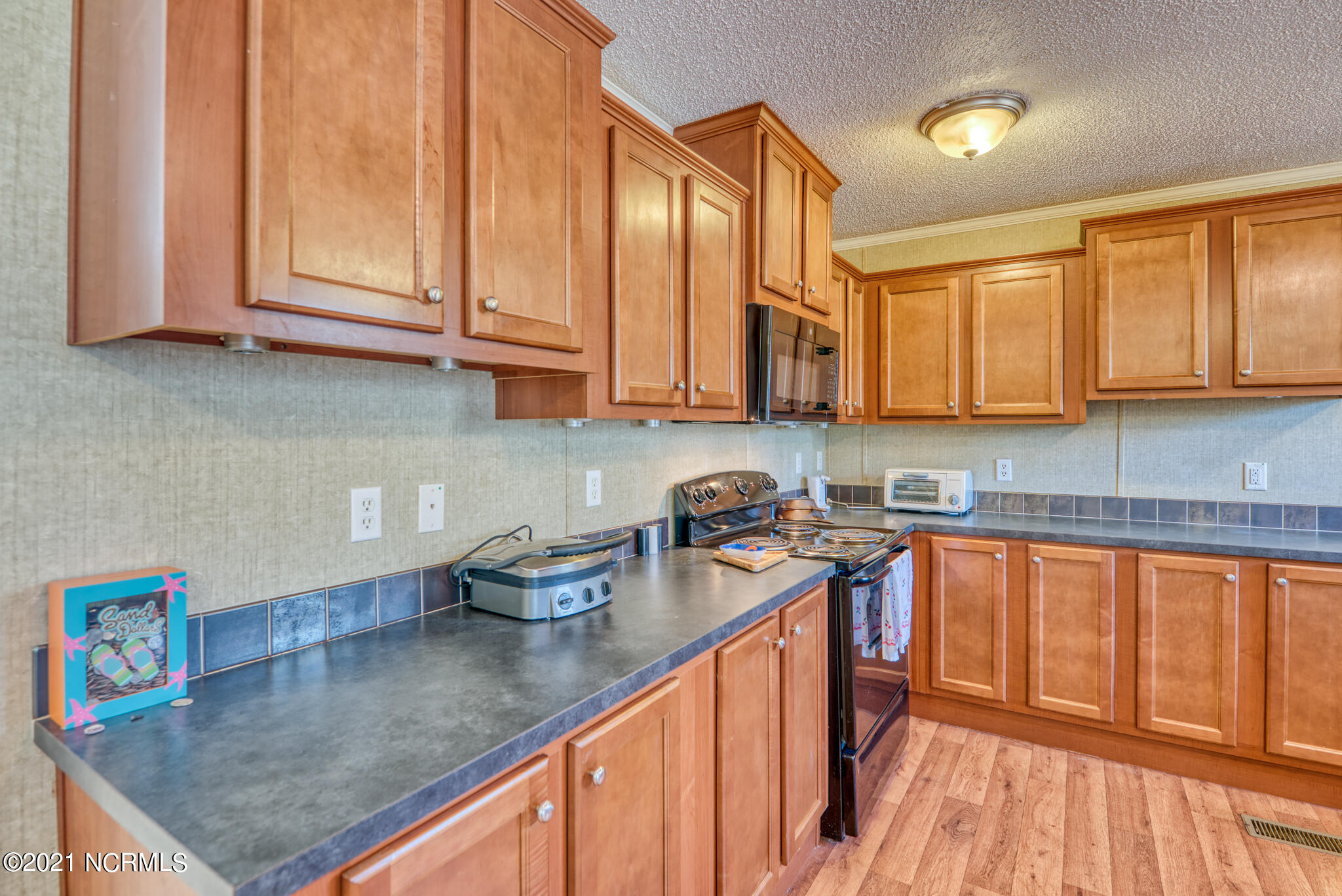 60 Gerainium Road Hampstead, NC 28443 - Photo 13 of 31 Kitchen Cabinets