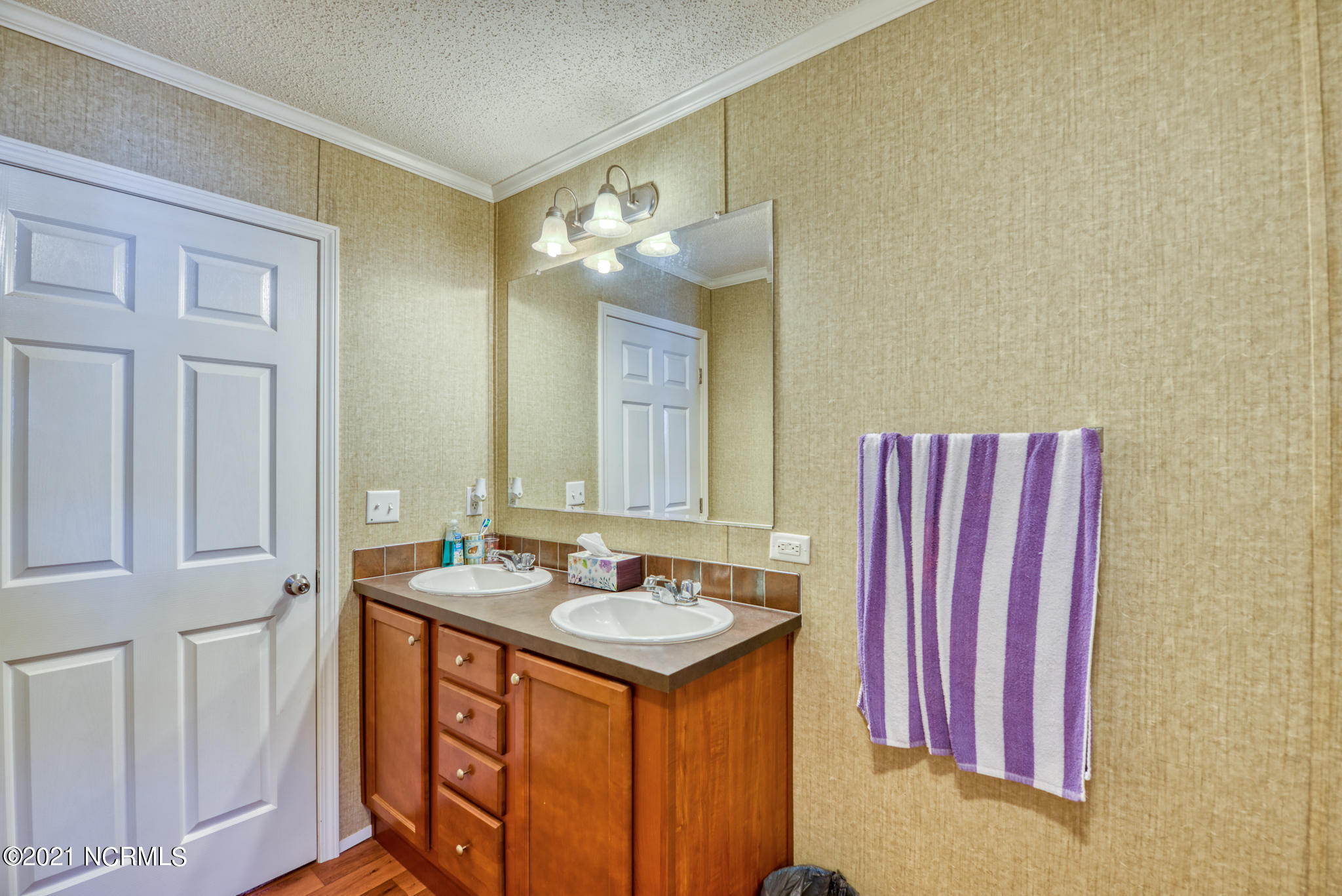 60 Gerainium Road Hampstead, NC 28443 - Photo 22 of 31 Master Bath 3jpg