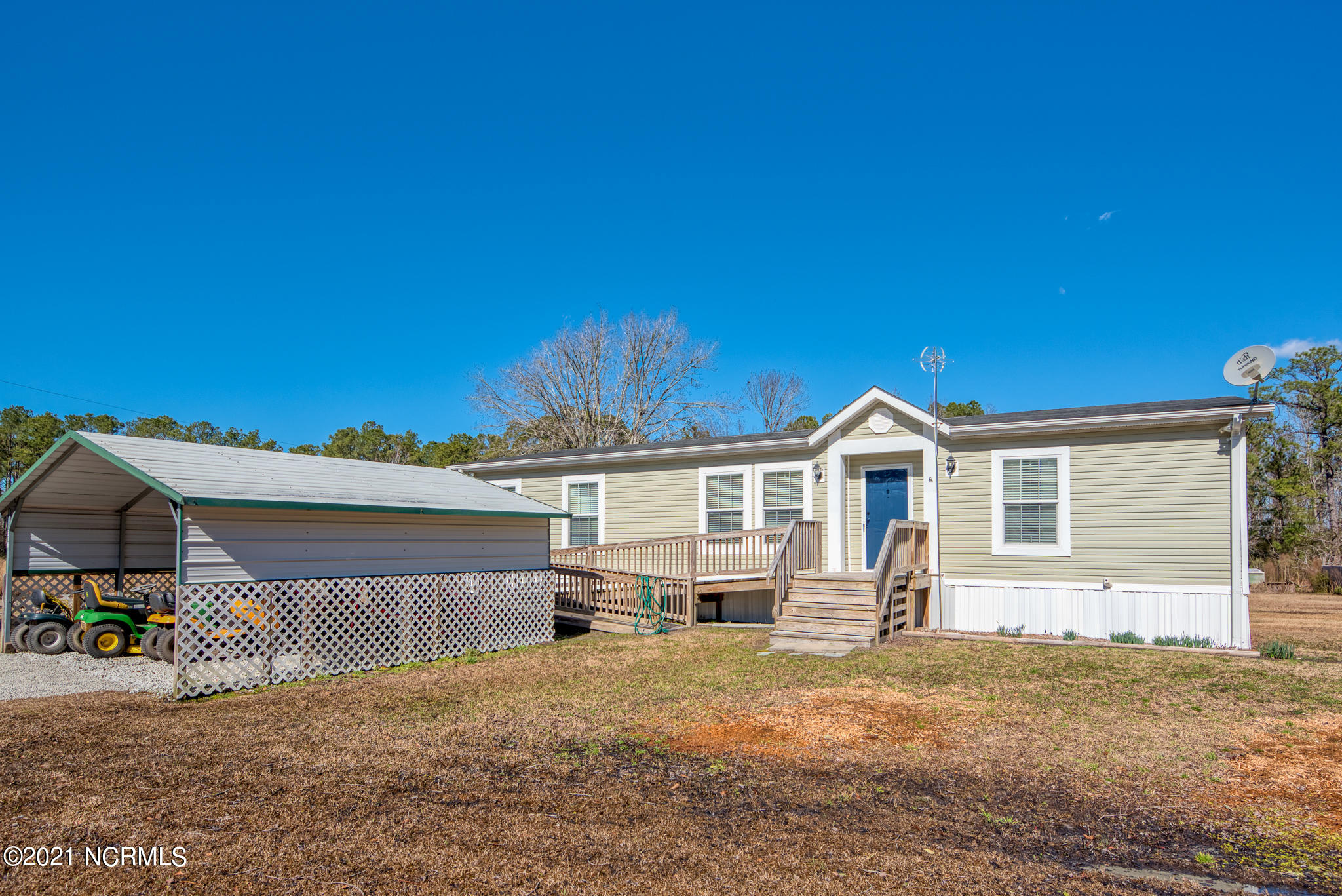 60 Gerainium Road Hampstead, NC 28443 - Photo 3 of 31 Front Outside View