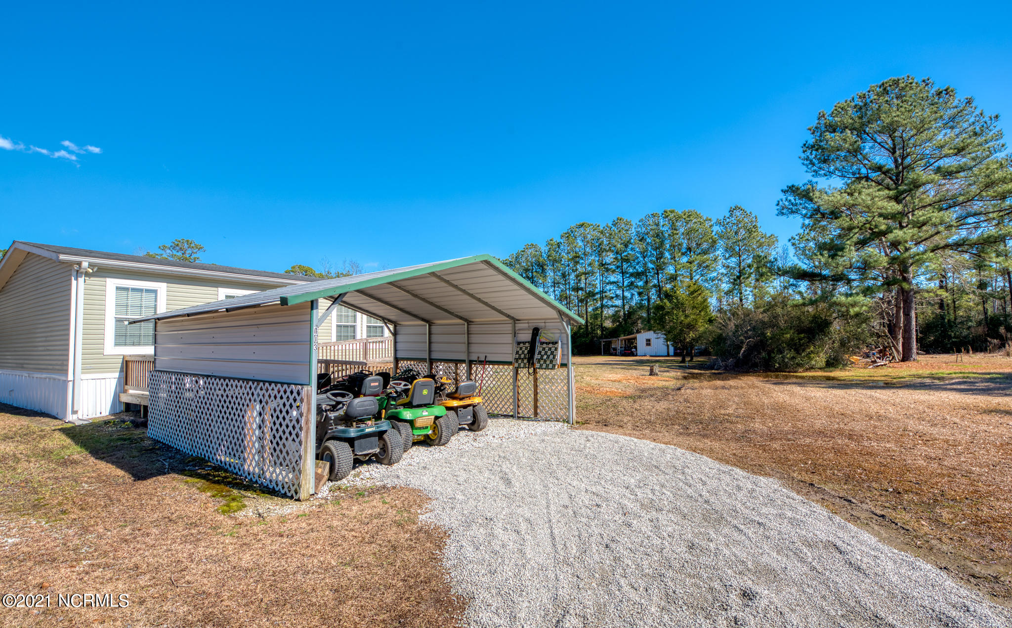 60 Gerainium Road Hampstead, NC 28443 - Photo 4 of 31 Front Outside Outbuilding Background