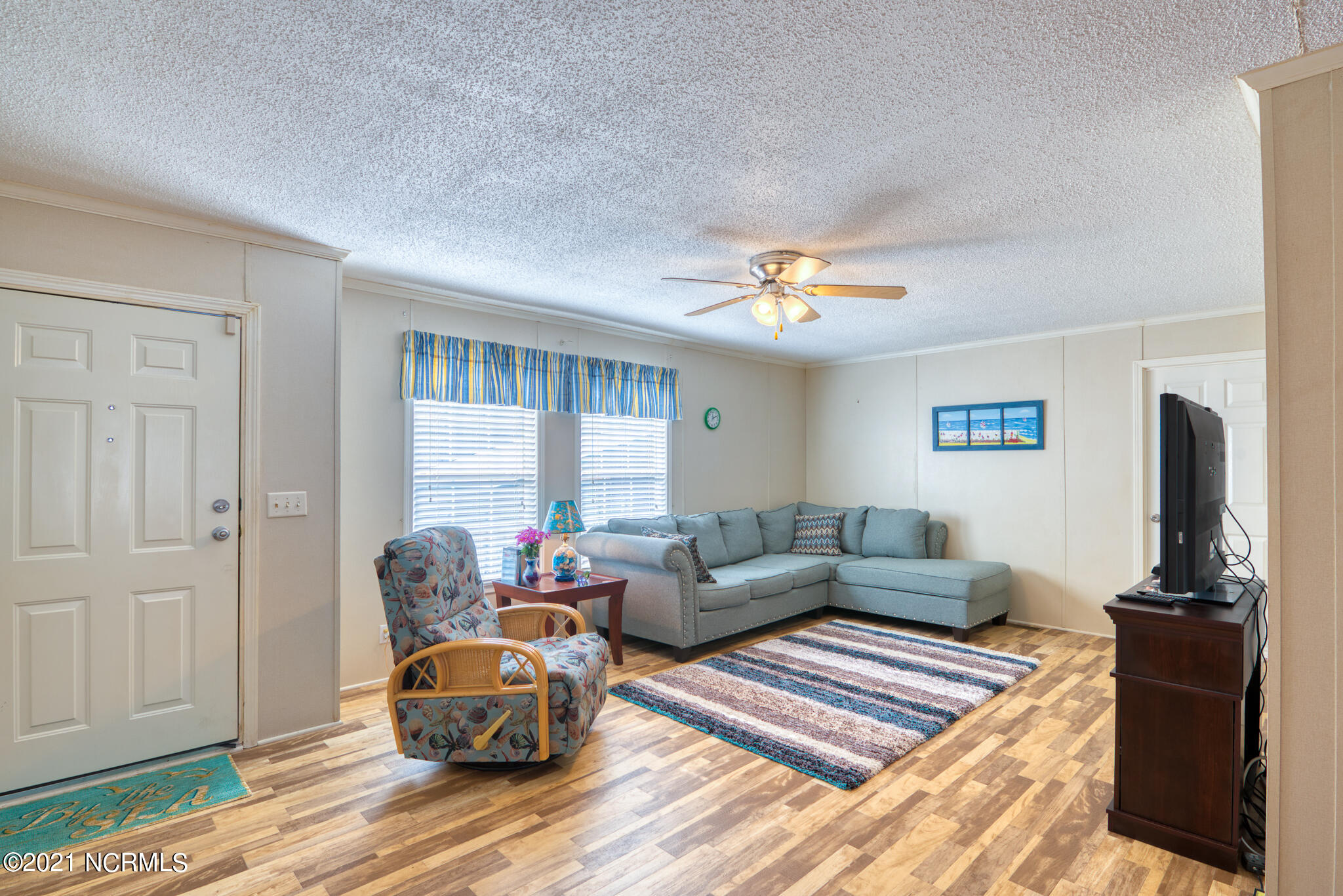 60 Gerainium Road Hampstead, NC 28443 - Photo 6 of 31 Living Room