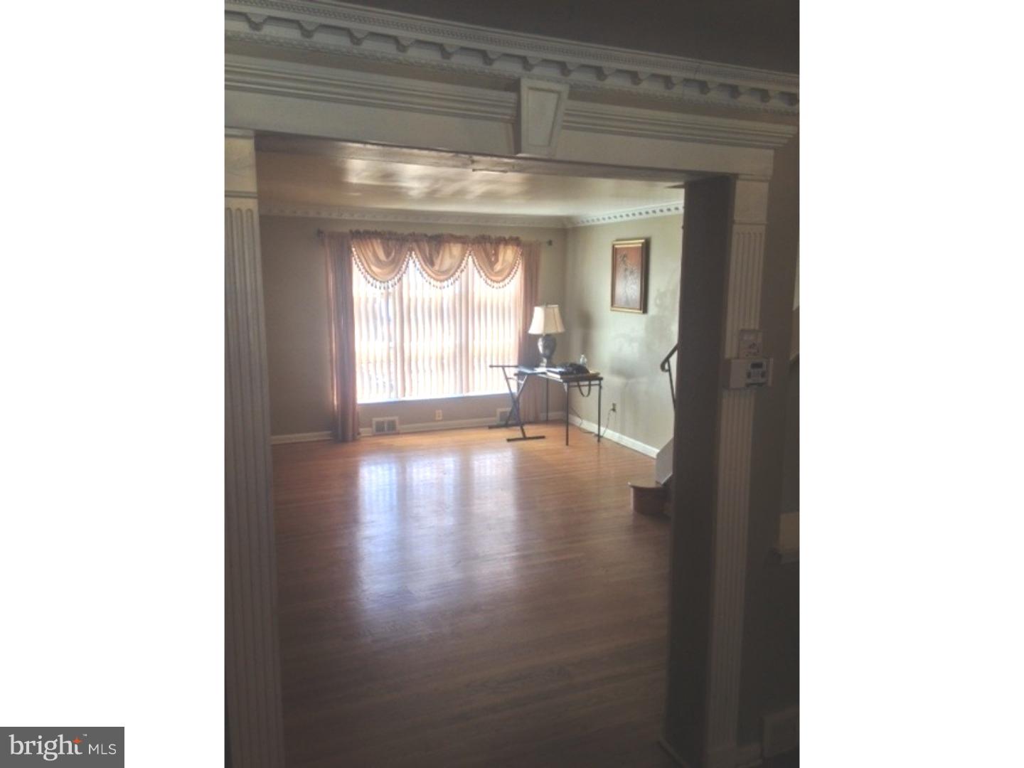 7449 Brockton Road Philadelphia, PA 19151 - Photo 5 of 13 Living Room