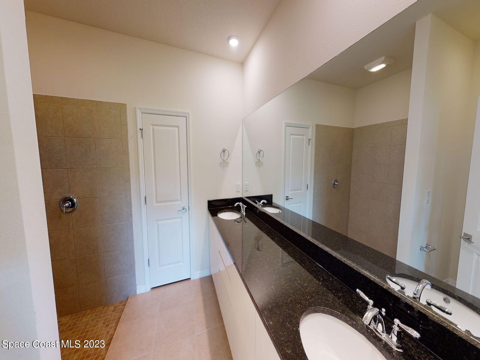 467 Scarlet Road Southwest Palm Bay, FL 32908 - Photo 9 of 18 010_Bathroom