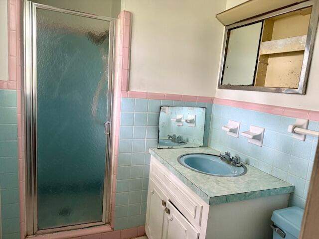 2350 Belleville Road Orangeburg, SC 29115 - Photo 4 of 16 bath blue