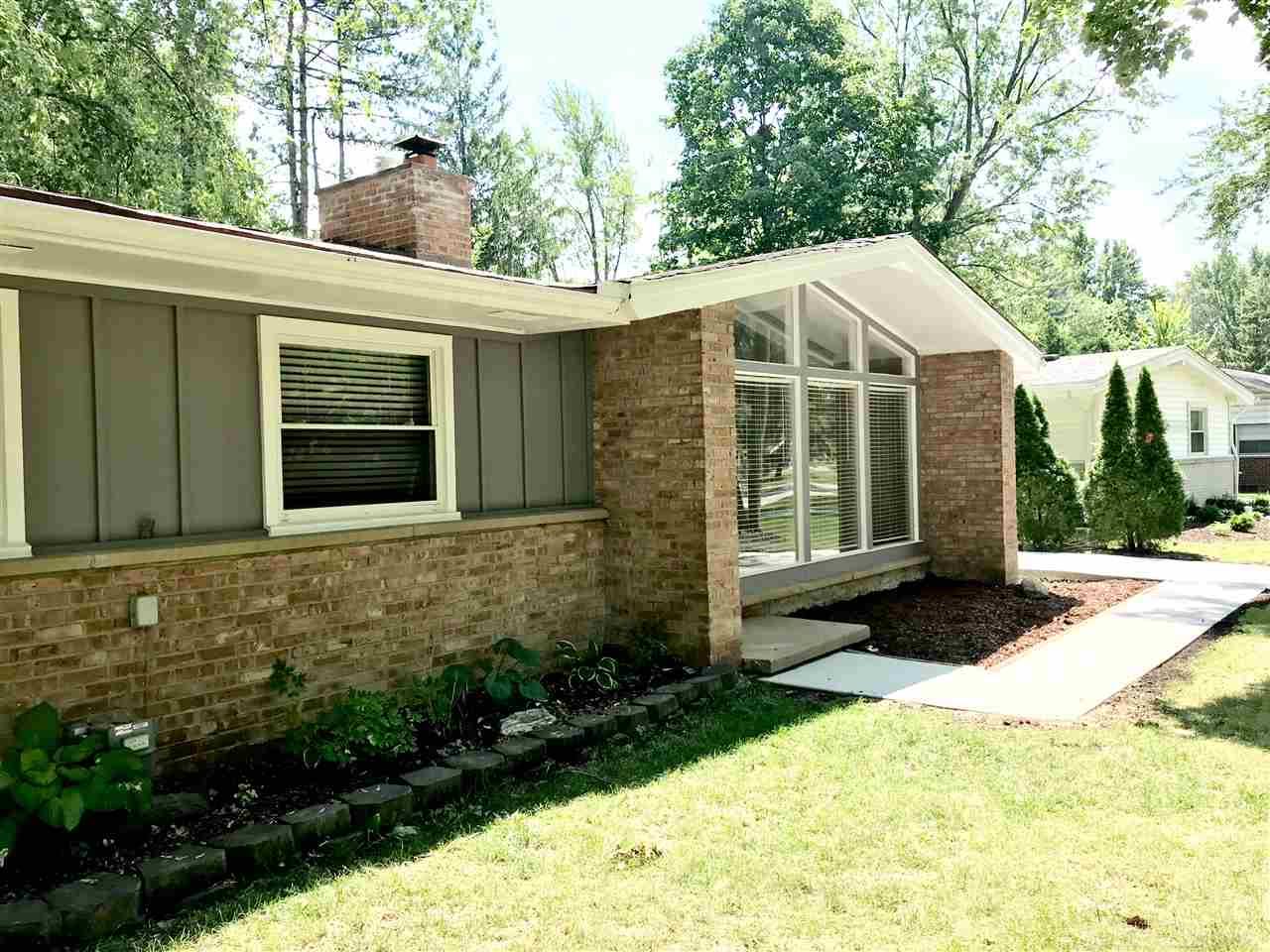 29814 Chelmsford Road Southfield, MI 48076 - Photo 3 of 26 31355848-2.JPG