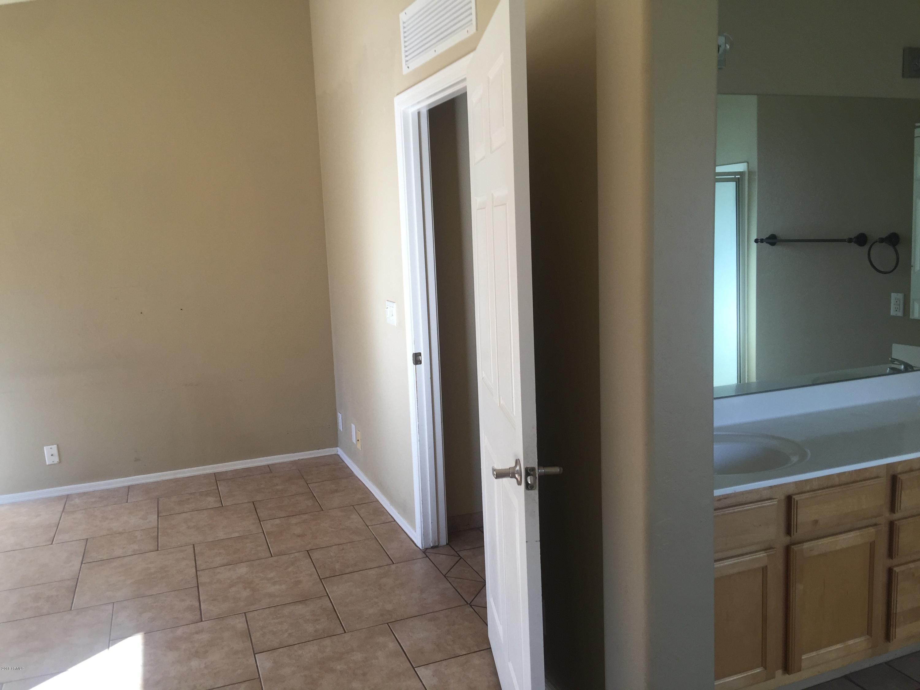 929 East Harwell Road Phoenix, AZ 85042 - Photo 12 of 20 Smalley - 5 of 19