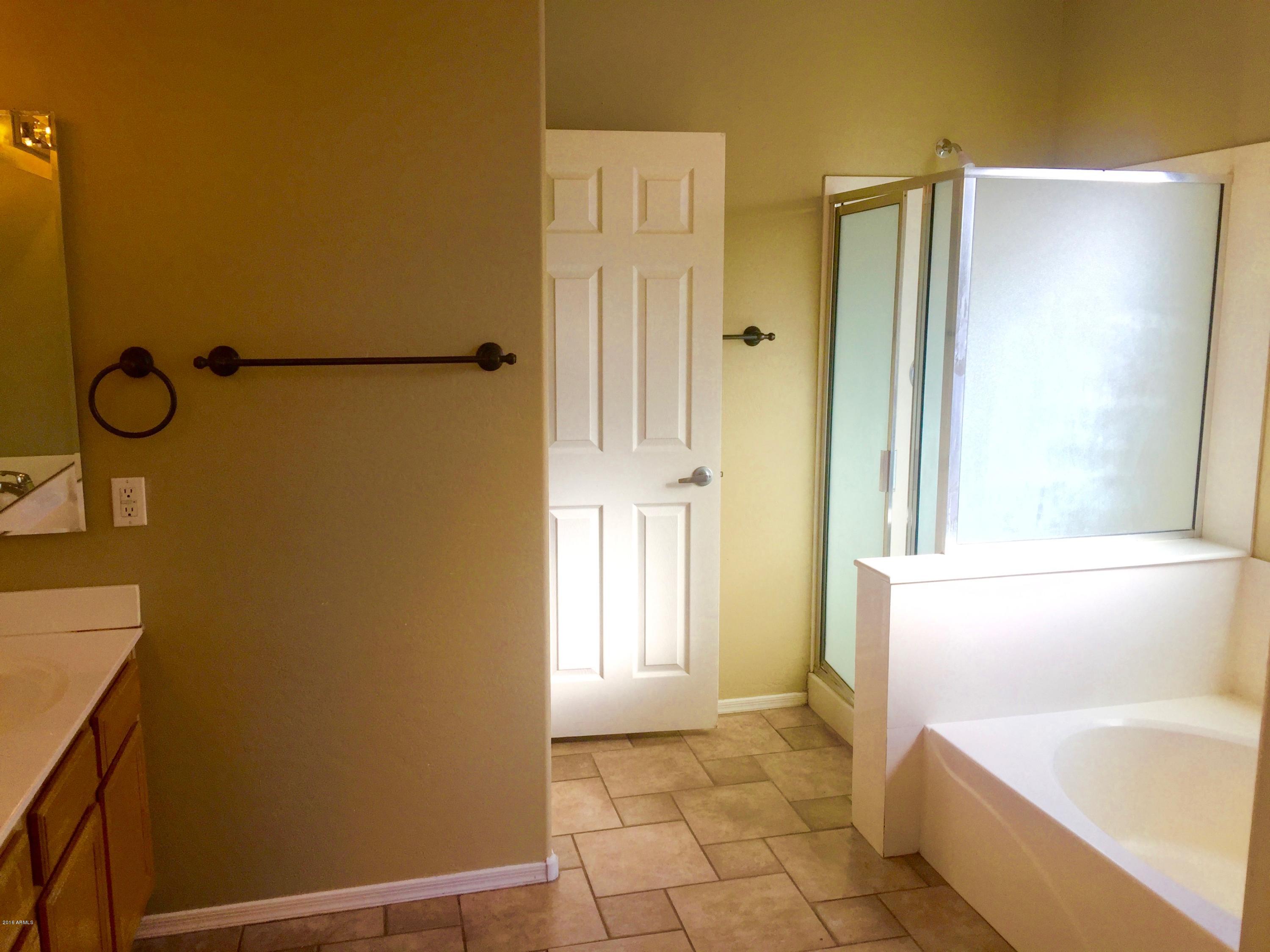 929 East Harwell Road Phoenix, AZ 85042 - Photo 13 of 20 IMG_2290