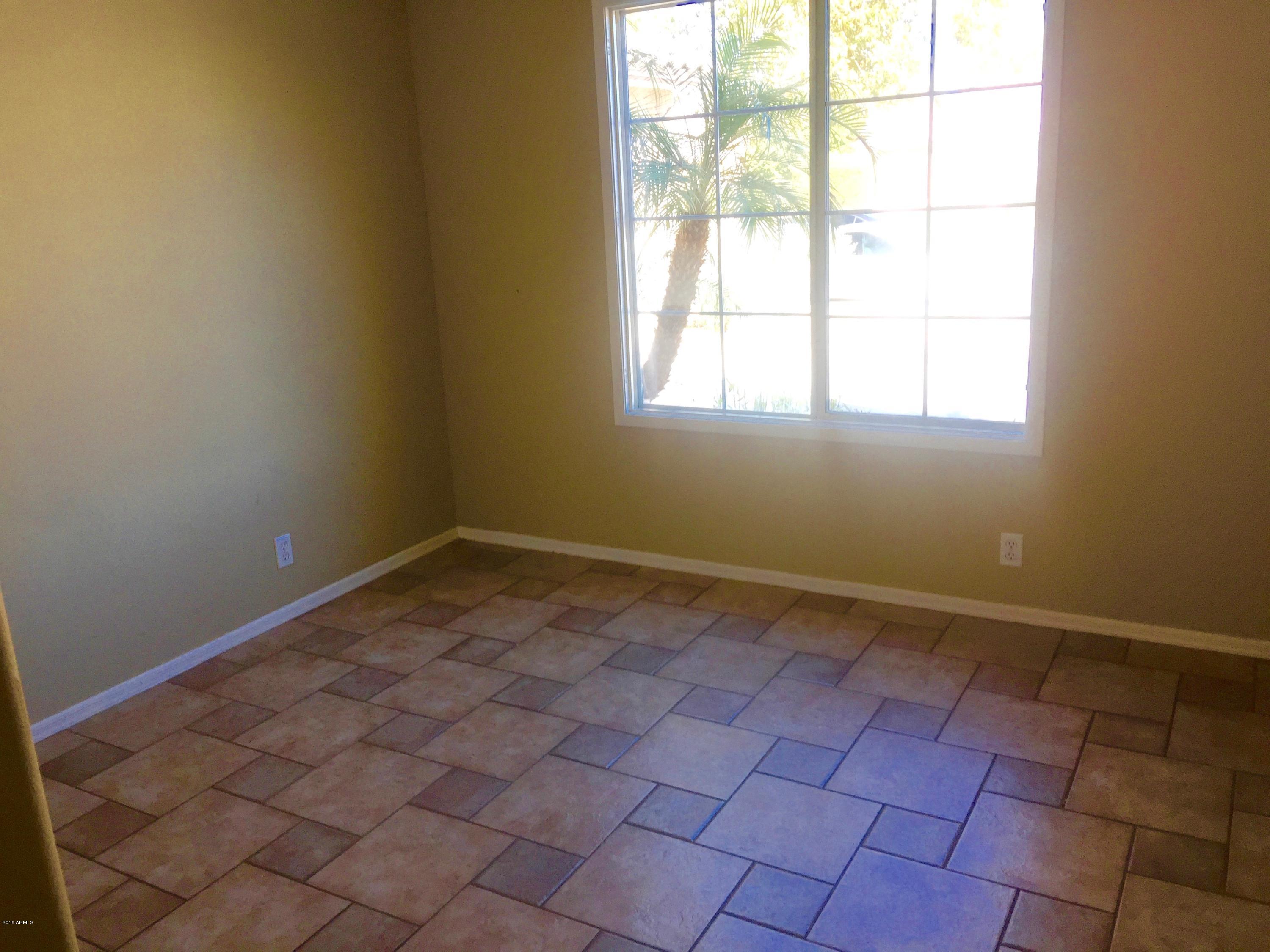 929 East Harwell Road Phoenix, AZ 85042 - Photo 17 of 20 IMG_2302