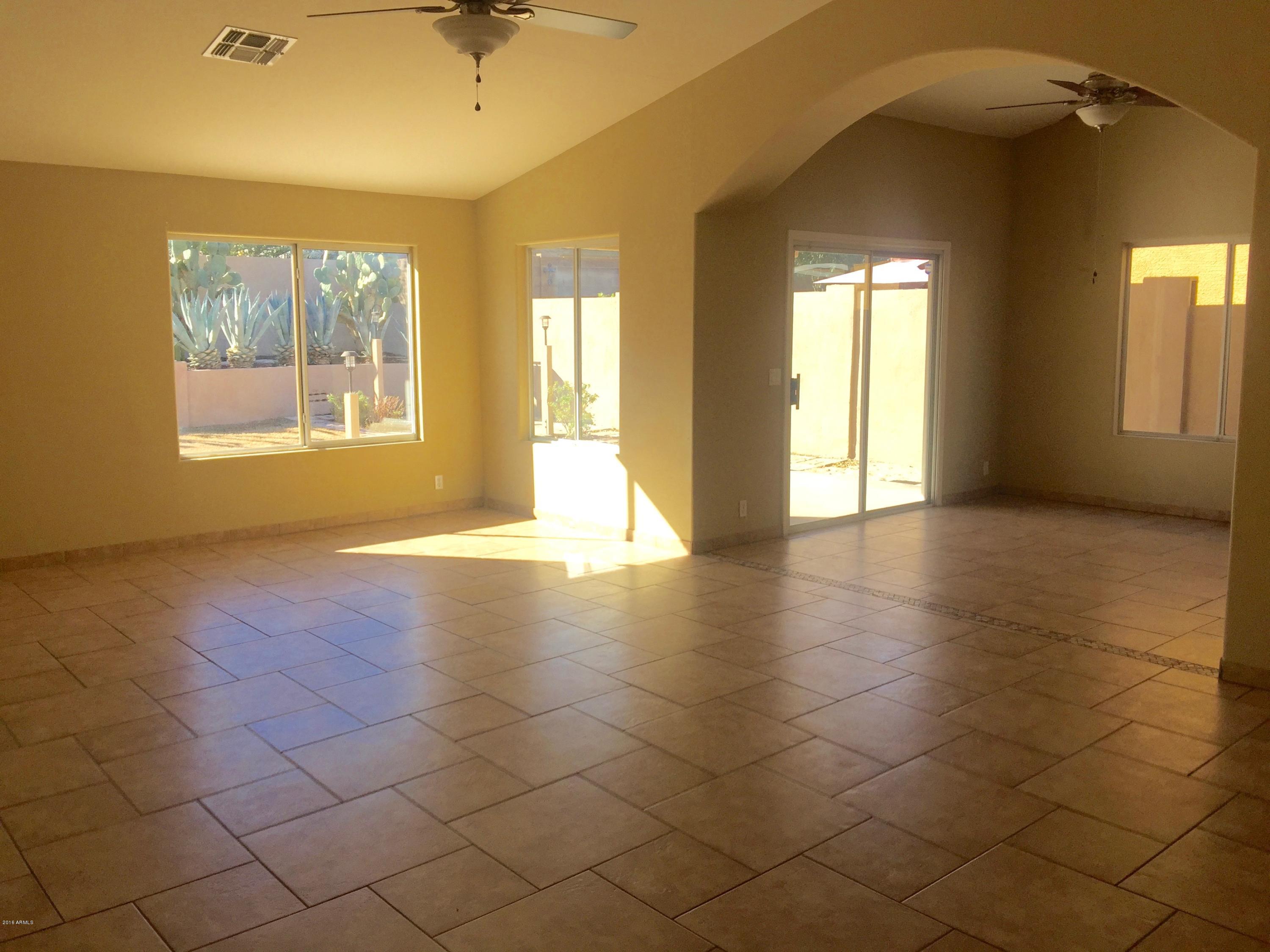 929 East Harwell Road Phoenix, AZ 85042 - Photo 3 of 20 IMG_2308