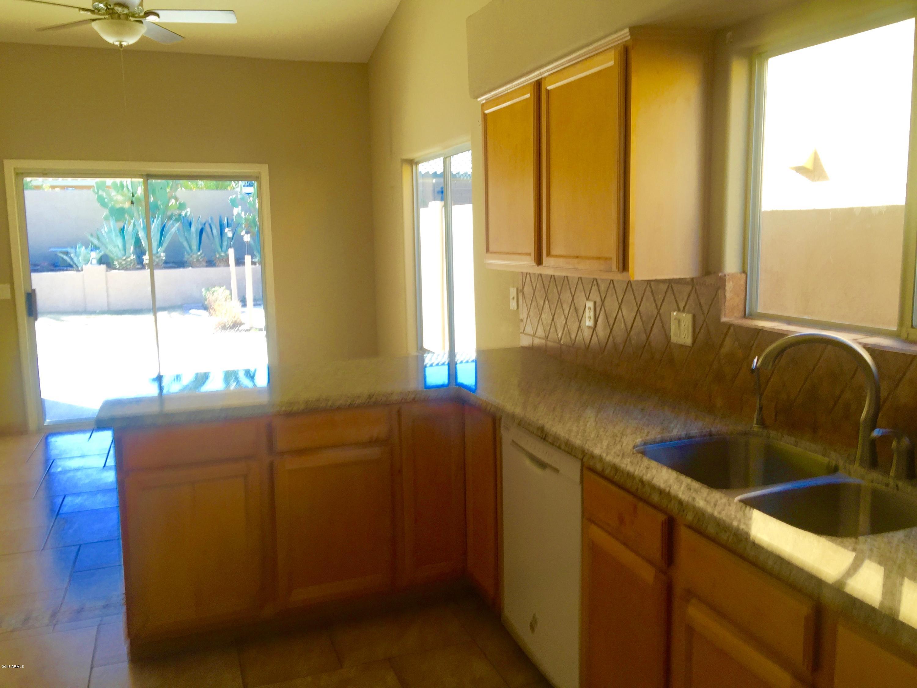 929 East Harwell Road Phoenix, AZ 85042 - Photo 7 of 20 Smalley - 15 of 19