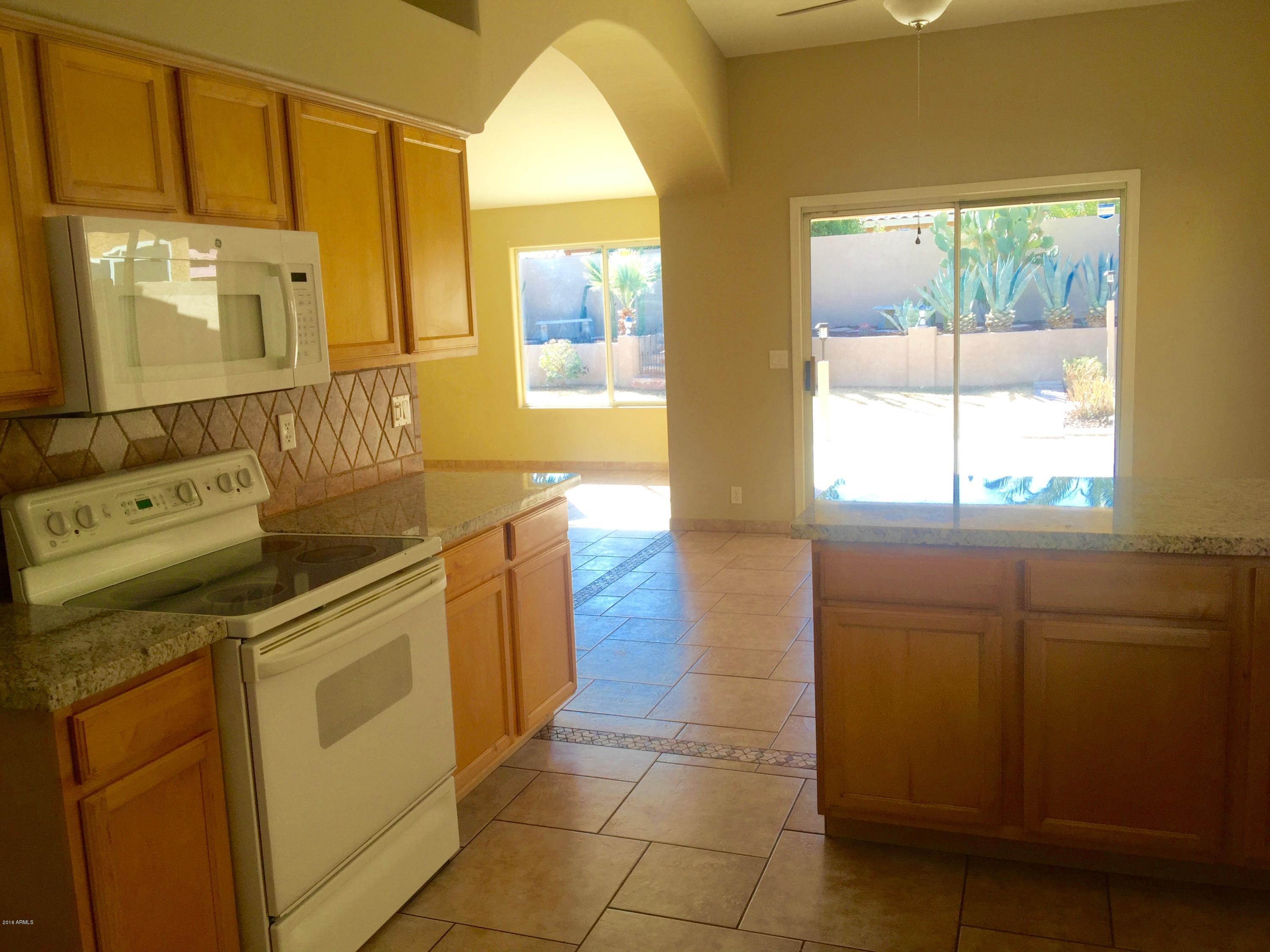 929 East Harwell Road Phoenix, AZ 85042 - Photo 8 of 20 IMG_2335