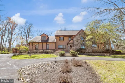 a view of a house with a yard and a fountain