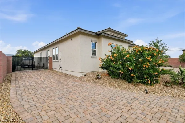 $1,399,900 | 5702 Kings Blf Avenue, Las Vegas, NV 89131