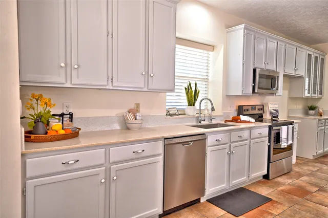 $2,500 | 15810 Hollow Rock Drive, Houston, TX 77070