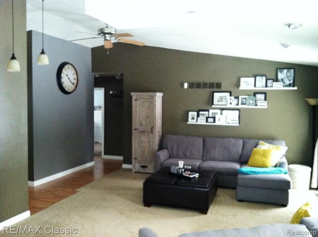 514 Decker Road Walled Lake, MI 48390 - Photo 3 of 18 Great Room 2.jpg