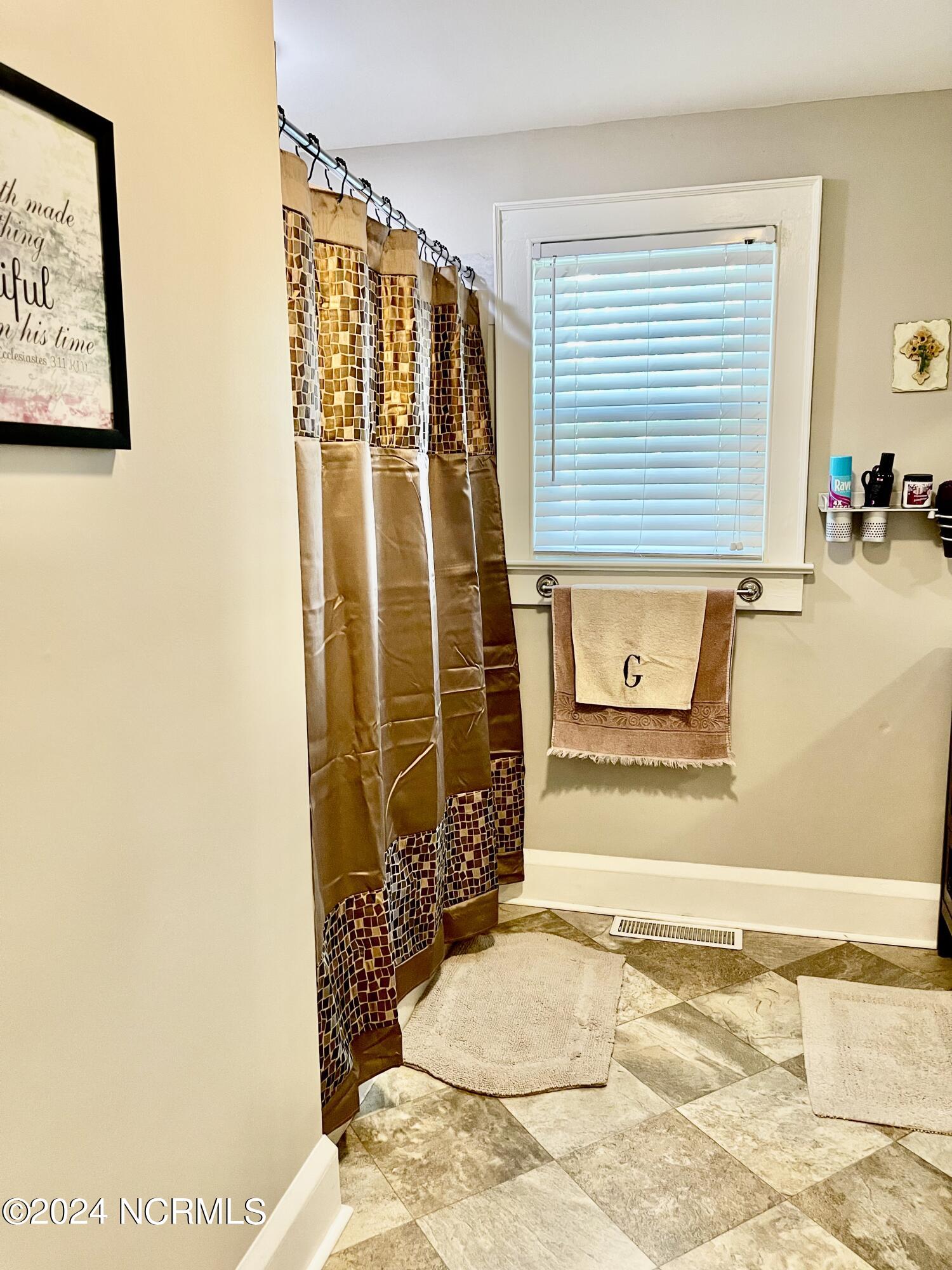 503 Leak Street Rockingham, NC 28379 - Photo 8 of 27 Full bath