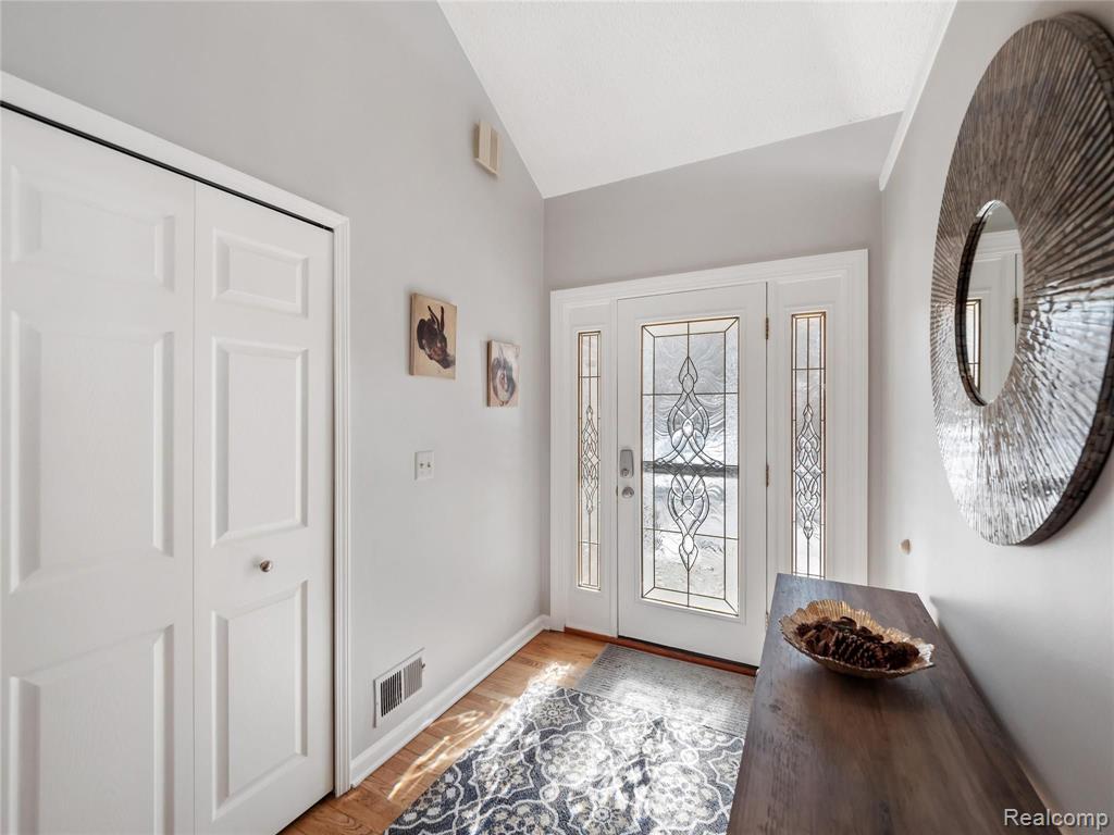 21311 Metroview Road Farmington Hills, MI 48335 - Photo 5 of 78