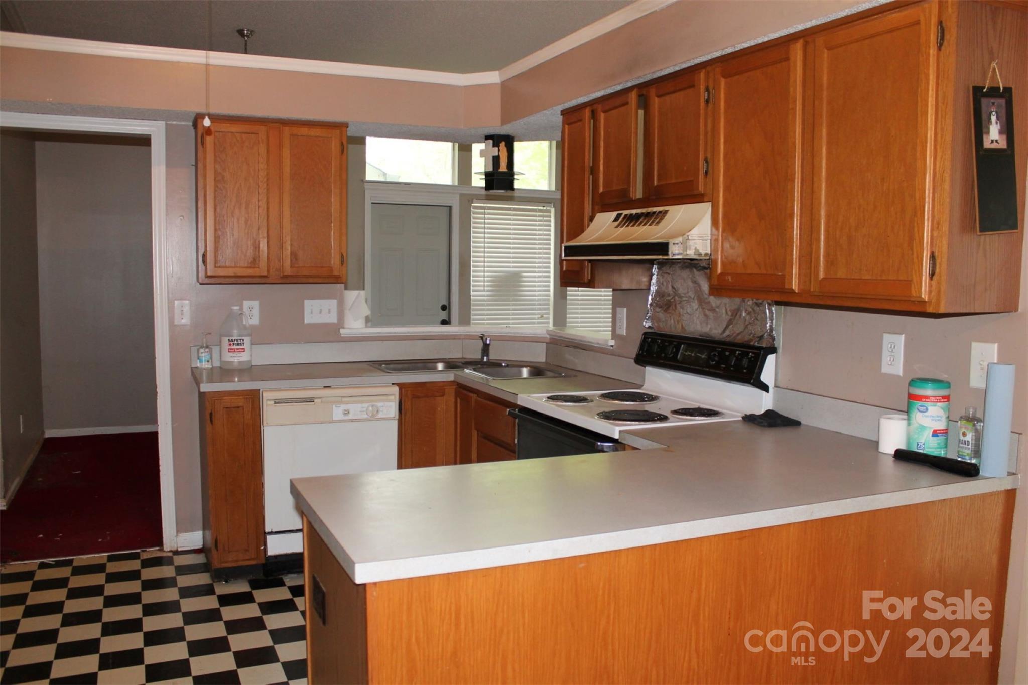 9901 Dunfries Road Matthews, NC 28105 - Photo 3 of 13 Gallery Image 3