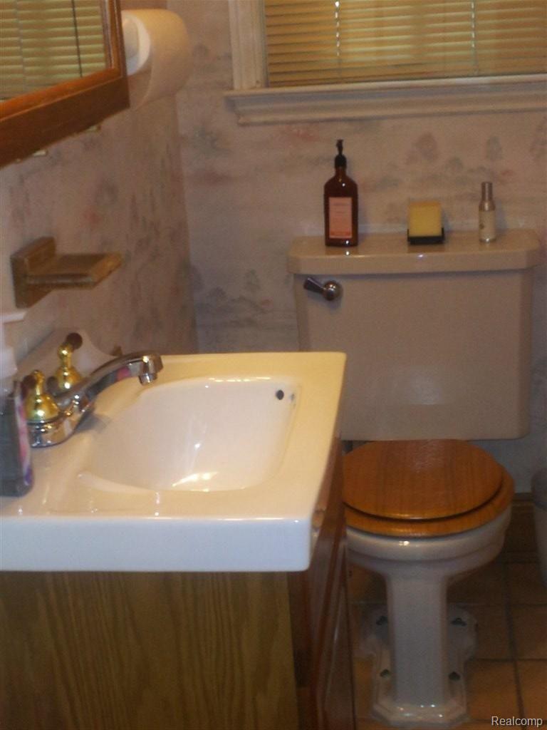 15062 Stahelin Road Detroit, MI 48223 - Photo 7 of 19 Powder Room