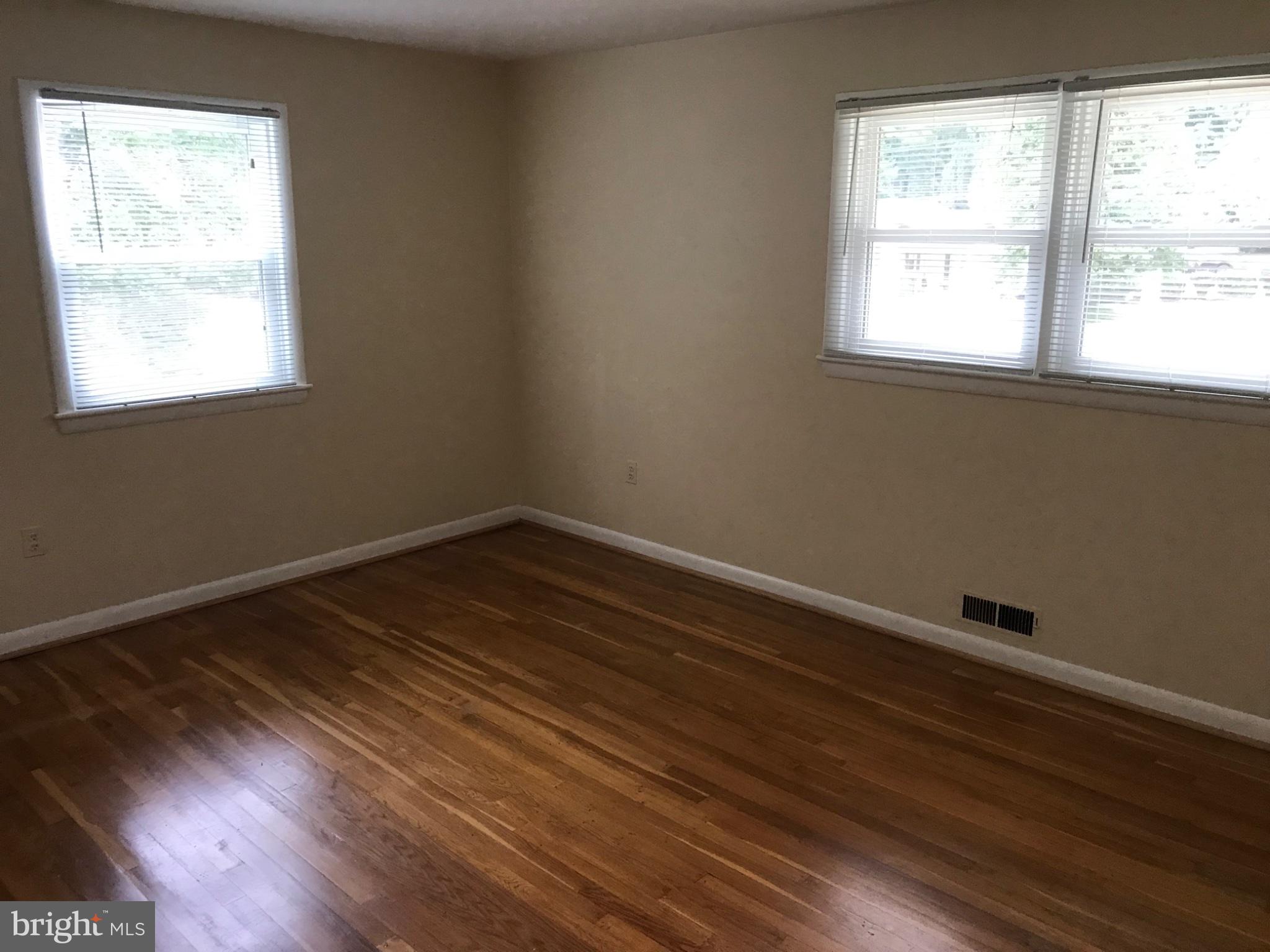 113 Kingsley Road Southwest Vienna, VA 22180 - Photo 17 of 40 Bright and airy space awaits you.