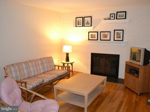 10804 Midsummer Drive Reston, VA 20191 - Photo 15 of 30 Family Room