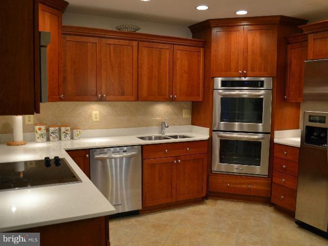 10804 Midsummer Drive Reston, VA 20191 - Photo 18 of 30 Kitchen