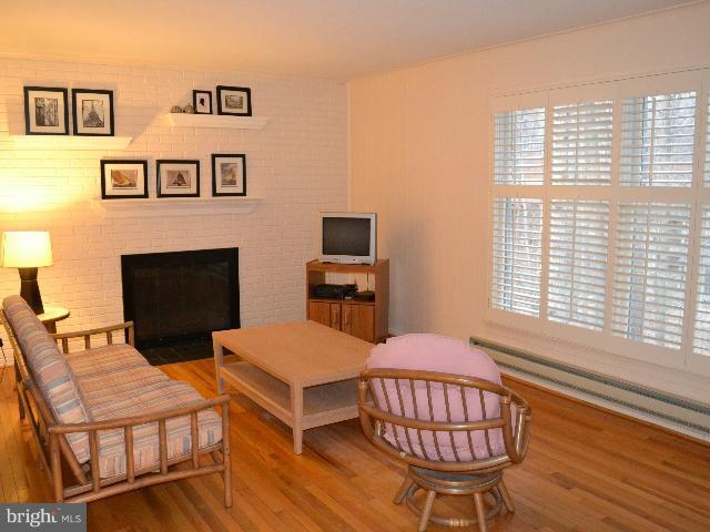 10804 Midsummer Drive Reston, VA 20191 - Photo 24 of 30 Family Room