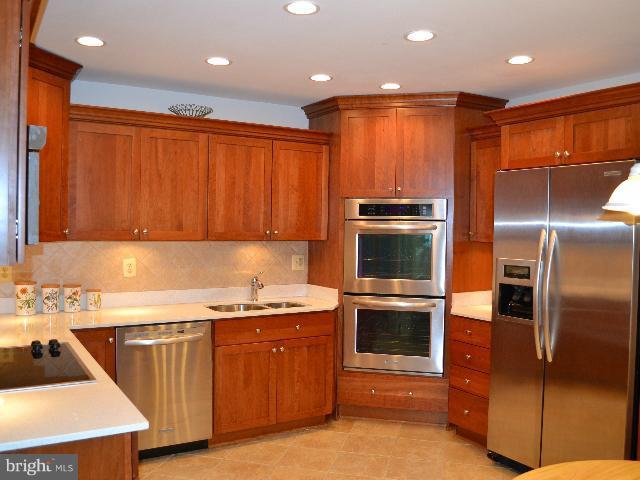 10804 Midsummer Drive Reston, VA 20191 - Photo 5 of 30 Kitchen