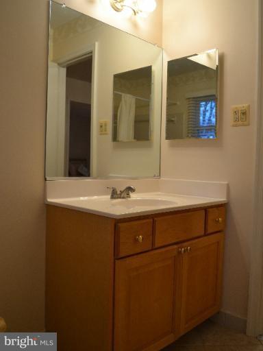 10804 Midsummer Drive Reston, VA 20191 - Photo 9 of 30 Bath