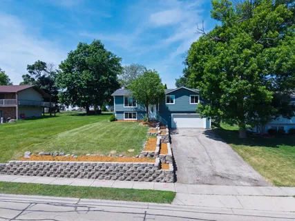 $375,000 | 10809 North Church Street, Huntley, IL 60142