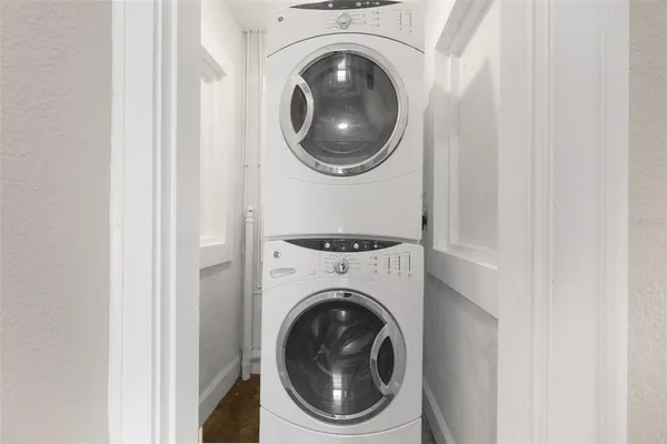 a close up view of a washer and dryer